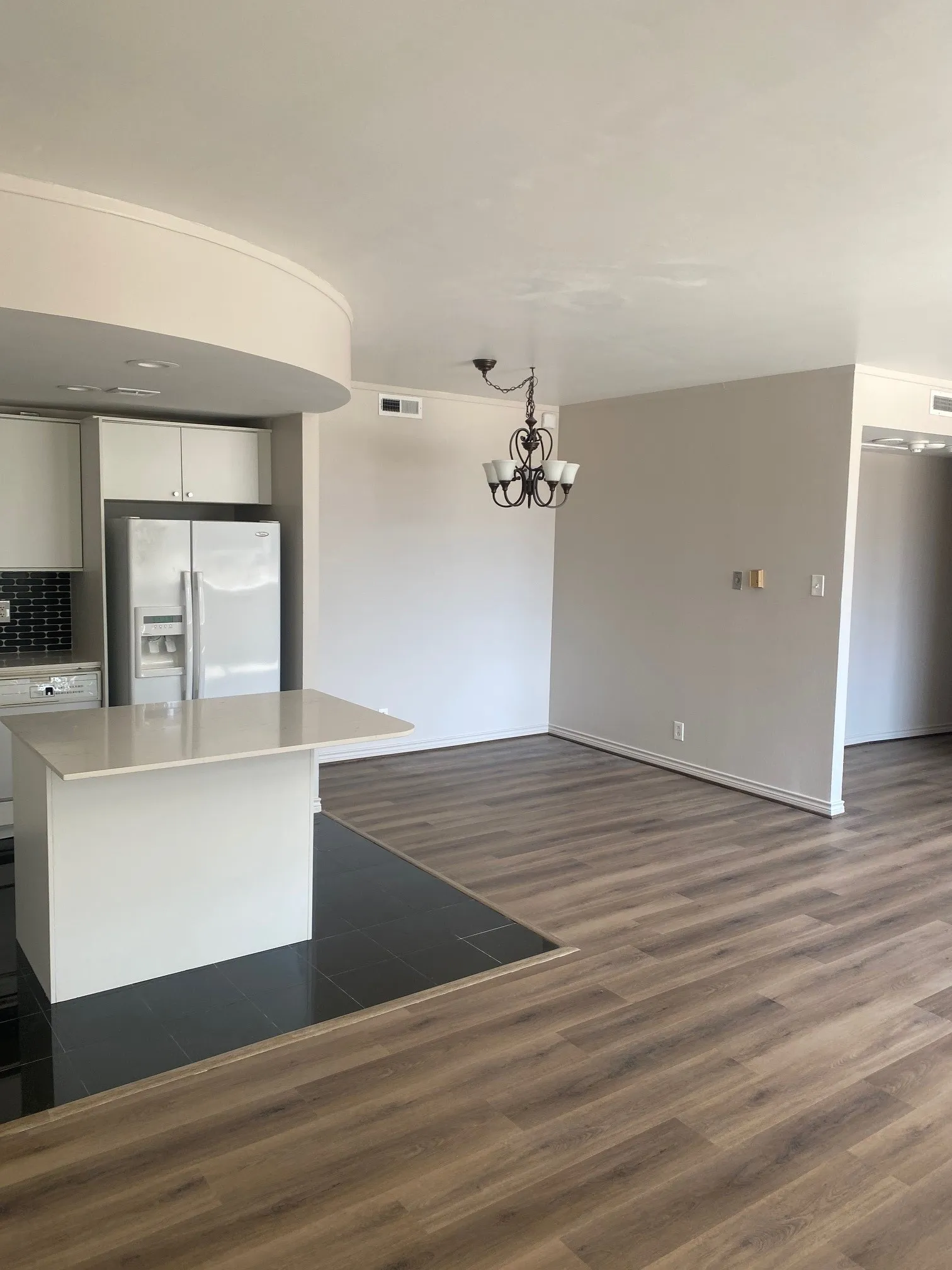Condominium For Sale in Dallas County , 6211 W Northwest Highway 307, Dallas, Texas 75225, 2 Bedroom, 2 Bathroom, 1 Garage spaces, 1,115 Sqft, built in 1966, mls#21389507, Real Estate Agent in Dallas, Homes For Sale in Dallas county, Homes For Sale in Dallas, Realtor in Dallas Texas, Real Estate Brokerage Independent Realty Texas, Luminita Cordes Realtor
