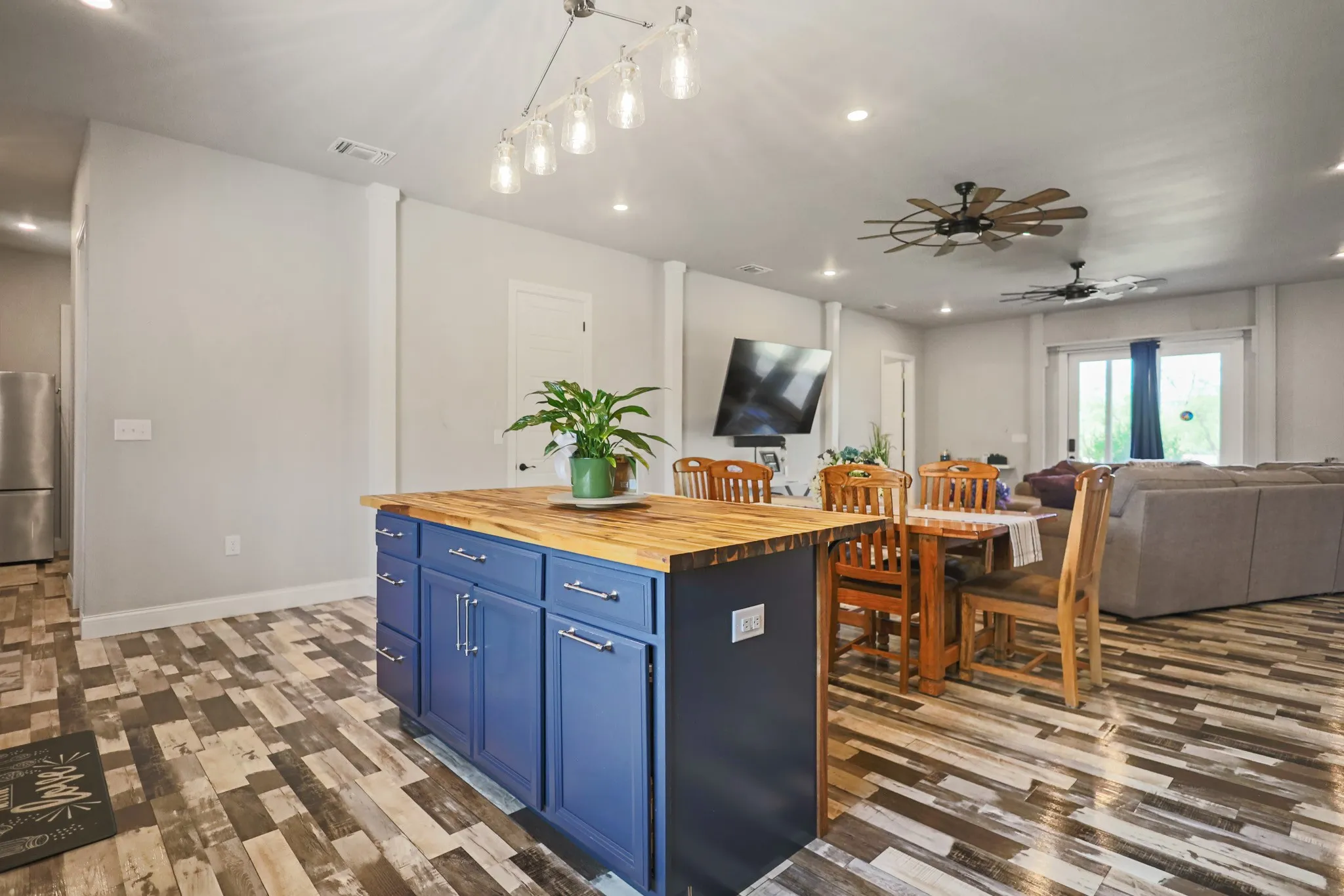 Single Family Residence For Sale in Kent County , 301 Fagan Road, Snyder, Texas 79549, 4 Bedroom, 4 Bathroom, 2 Garage spaces, 2,430 Sqft, built in 2022, mls#21398285, Real Estate Agent in Snyder, Homes For Sale in Kent county, Homes For Sale in Snyder, Realtor in Snyder Texas, Real Estate Brokerage Independent Realty Texas, Luminita Cordes Realtor
