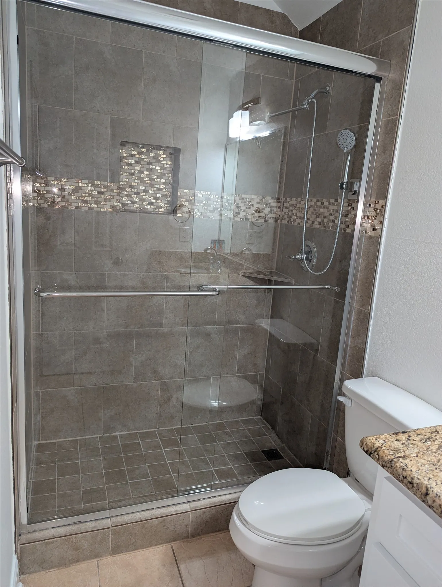 Single Family Residence For Sale in Hunt County , 3201 Bois D Arc Street, Greenville, Texas 75401, 3 Bedroom, 2 Bathroom, Garage spaces, 1,229 Sqft, built in 2018, mls#21398298, Real Estate Agent in Greenville, Homes For Sale in Hunt county, Homes For Sale in Greenville, Realtor in Greenville Texas, Real Estate Brokerage Independent Realty Texas, Luminita Cordes Realtor