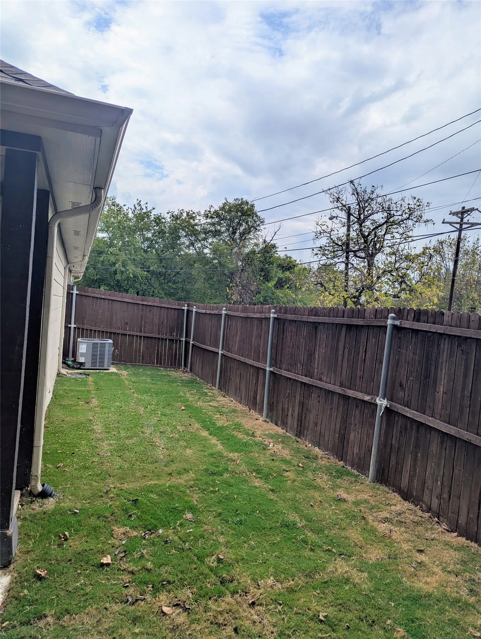 Single Family Residence For Sale in Hunt County , 3201 Bois D Arc Street, Greenville, Texas 75401, 3 Bedroom, 2 Bathroom, Garage spaces, 1,229 Sqft, built in 2018, mls#21398298, Real Estate Agent in Greenville, Homes For Sale in Hunt county, Homes For Sale in Greenville, Realtor in Greenville Texas, Real Estate Brokerage Independent Realty Texas, Luminita Cordes Realtor