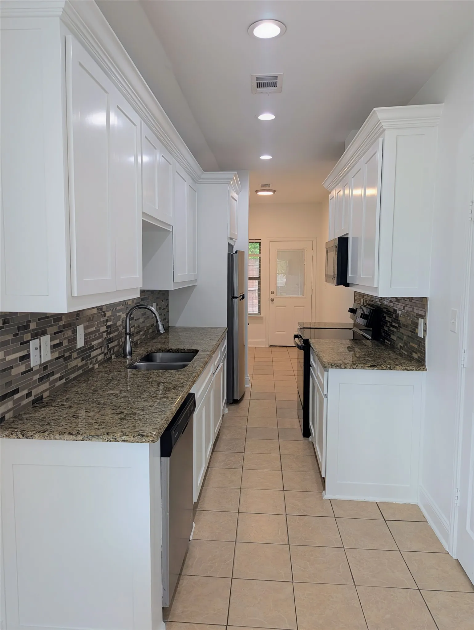 Single Family Residence For Sale in Hunt County , 3201 Bois D Arc Street, Greenville, Texas 75401, 3 Bedroom, 2 Bathroom, Garage spaces, 1,229 Sqft, built in 2018, mls#21398298, Real Estate Agent in Greenville, Homes For Sale in Hunt county, Homes For Sale in Greenville, Realtor in Greenville Texas, Real Estate Brokerage Independent Realty Texas, Luminita Cordes Realtor