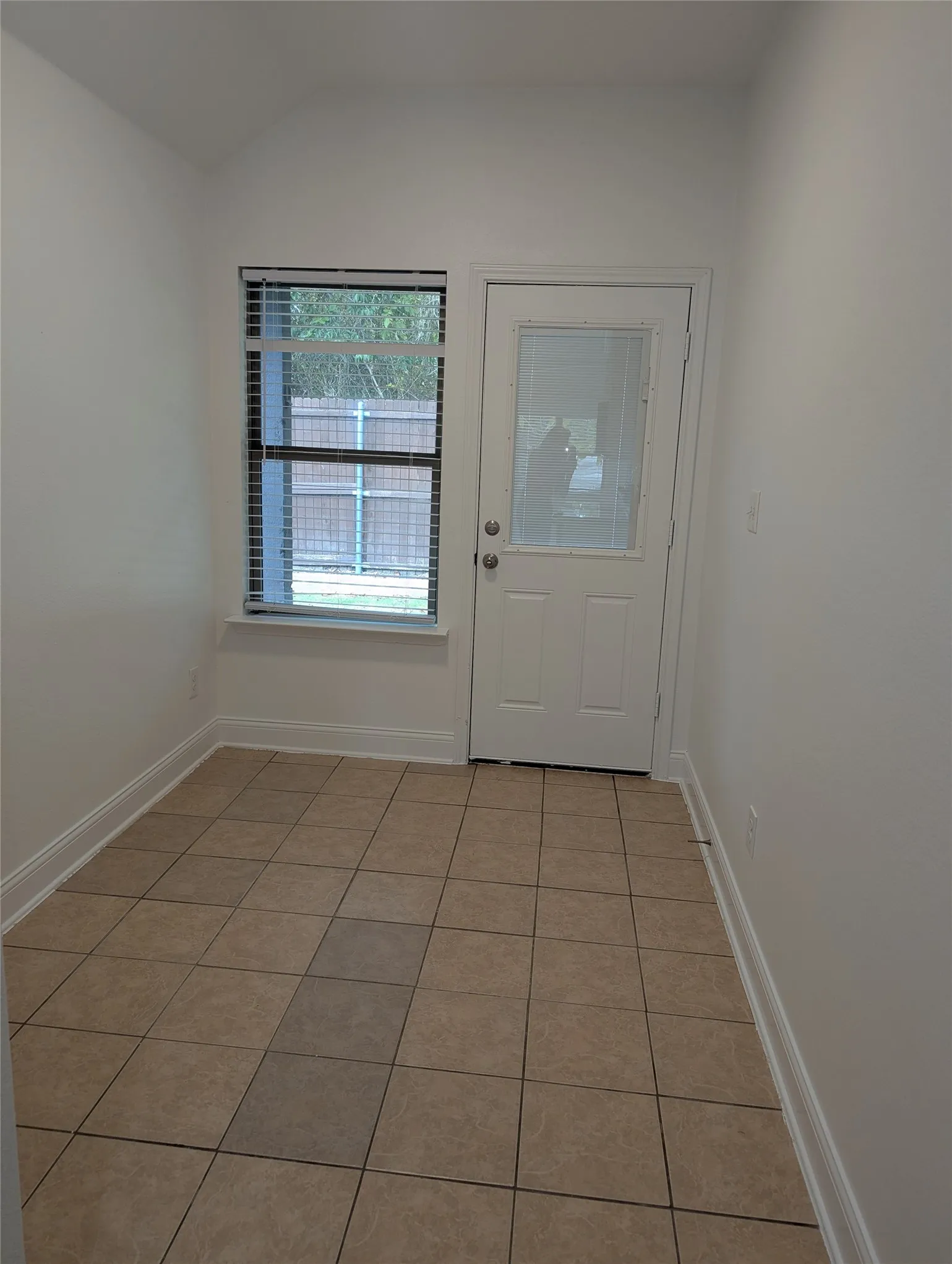 Single Family Residence For Sale in Hunt County , 3201 Bois D Arc Street, Greenville, Texas 75401, 3 Bedroom, 2 Bathroom, Garage spaces, 1,229 Sqft, built in 2018, mls#21398298, Real Estate Agent in Greenville, Homes For Sale in Hunt county, Homes For Sale in Greenville, Realtor in Greenville Texas, Real Estate Brokerage Independent Realty Texas, Luminita Cordes Realtor