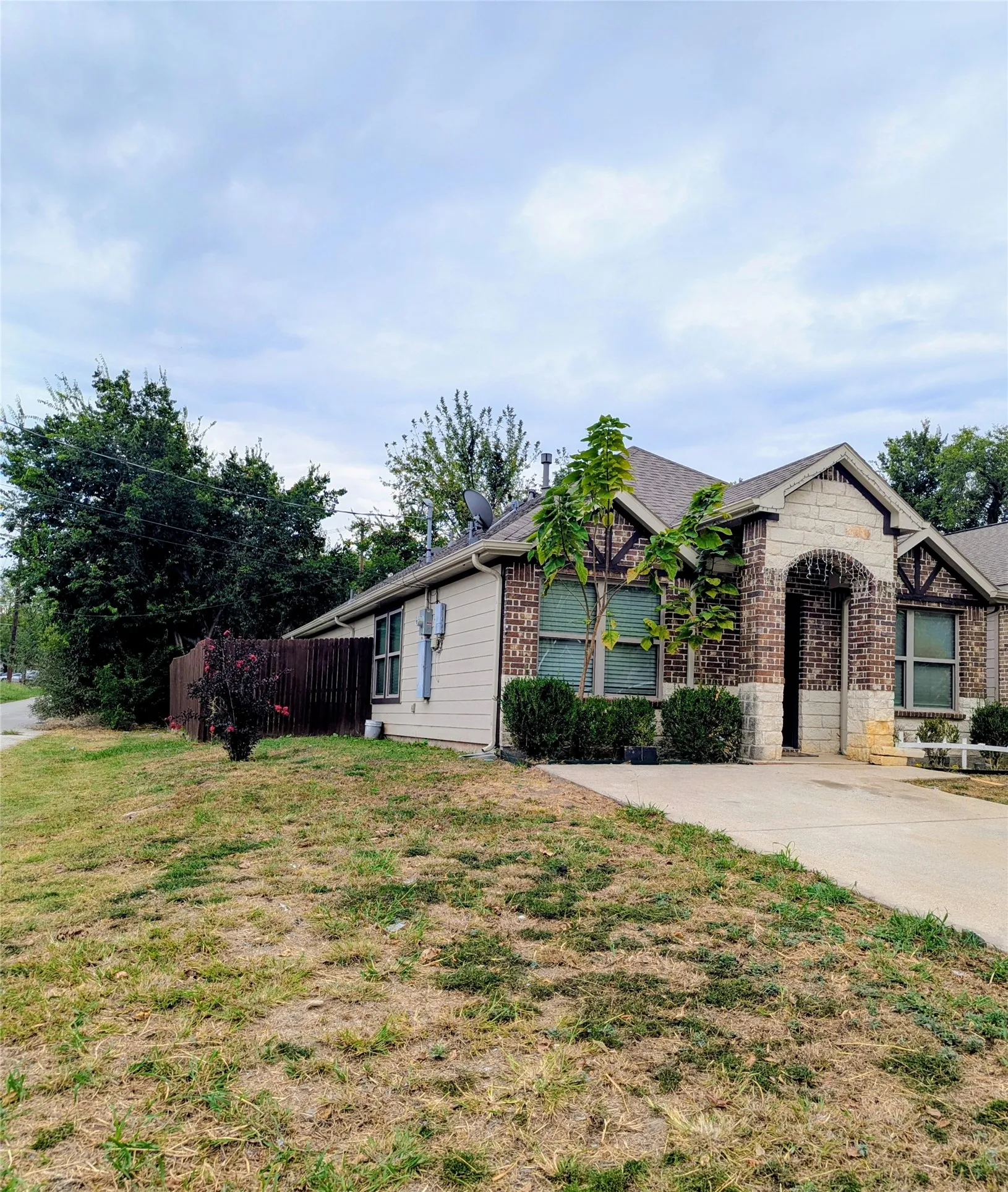 Single Family Residence For Sale in Hunt County , 3201 Bois D Arc Street, Greenville, Texas 75401, 3 Bedroom, 2 Bathroom, Garage spaces, 1,229 Sqft, built in 2018, mls#21398298, Real Estate Agent in Greenville, Homes For Sale in Hunt county, Homes For Sale in Greenville, Realtor in Greenville Texas, Real Estate Brokerage Independent Realty Texas, Luminita Cordes Realtor