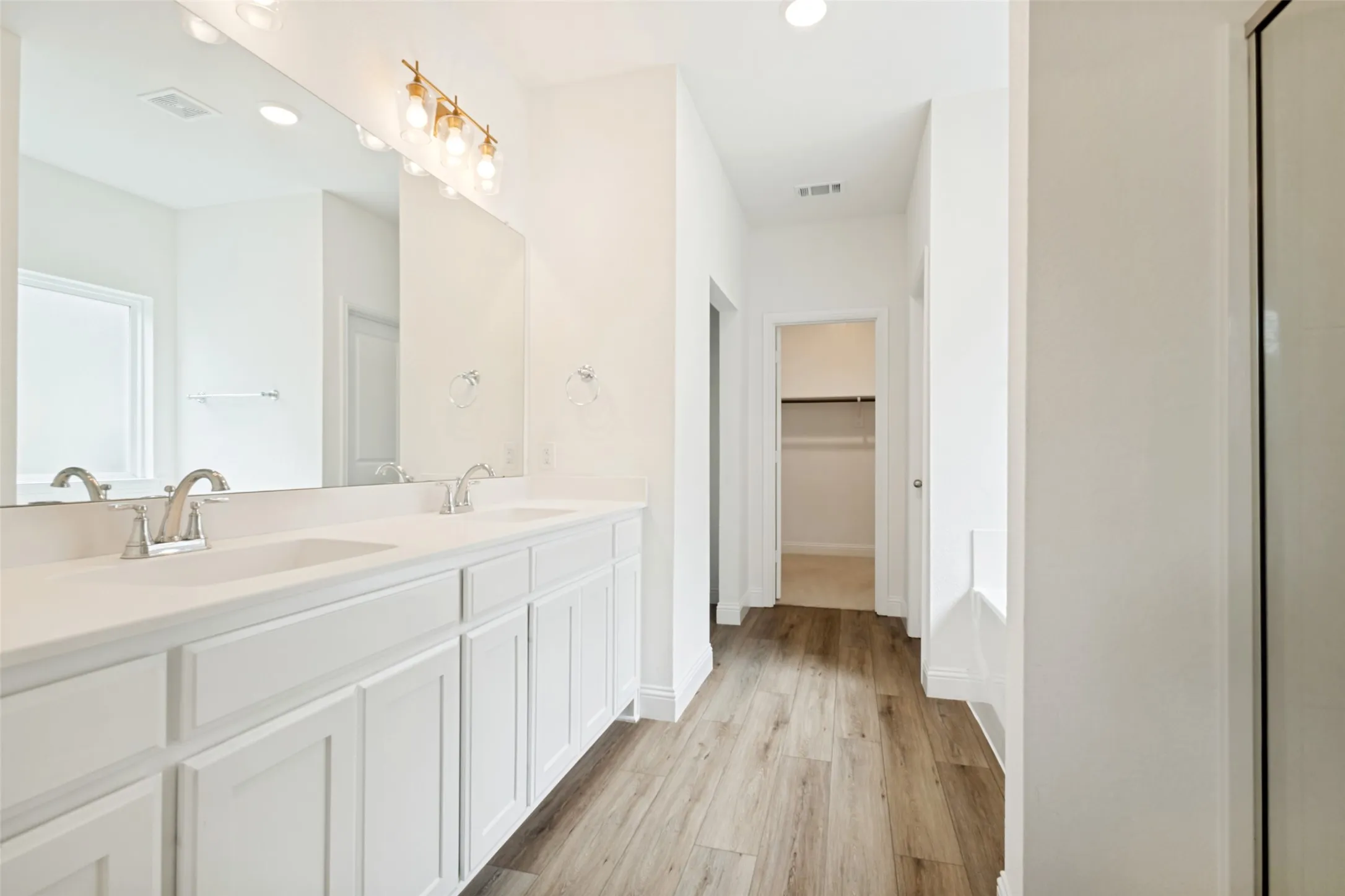 Single Family Residence For Rent in Denton County , 2405 Donella Drive, Denton, Texas 76207, 3 Bedroom, 2 Bathroom, 2 Garage spaces, 2,216 Sqft, built in 2022, mls#21398281, Real Estate Agent in Denton, Homes For Rent in Denton county, Homes For Rent in Denton, Realtor in Denton Texas, Real Estate Brokerage Independent Realty Texas, Luminita Cordes Realtor