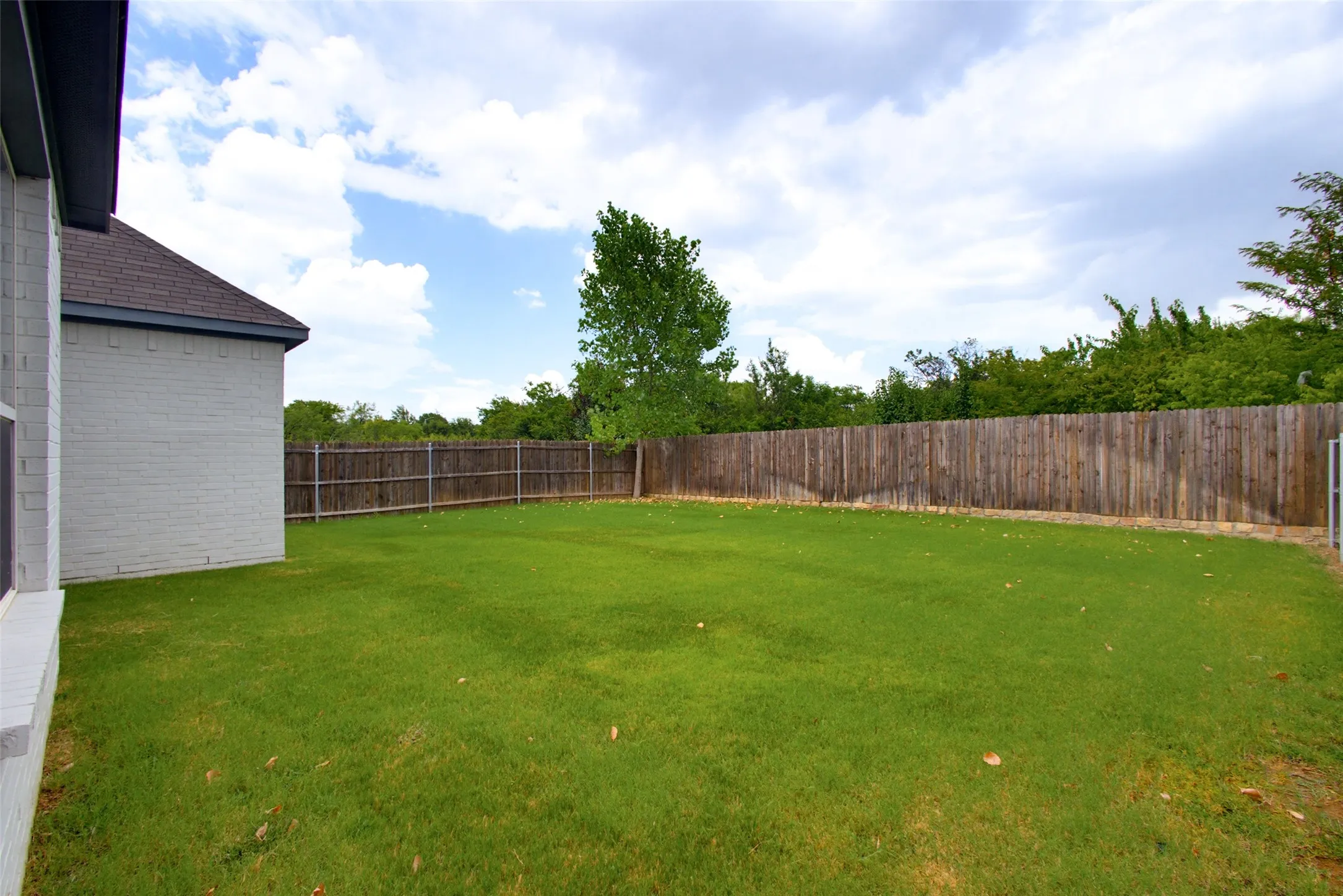 Single Family Residence For Rent in Denton County , 2405 Donella Drive, Denton, Texas 76207, 3 Bedroom, 2 Bathroom, 2 Garage spaces, 2,216 Sqft, built in 2022, mls#21398281, Real Estate Agent in Denton, Homes For Rent in Denton county, Homes For Rent in Denton, Realtor in Denton Texas, Real Estate Brokerage Independent Realty Texas, Luminita Cordes Realtor