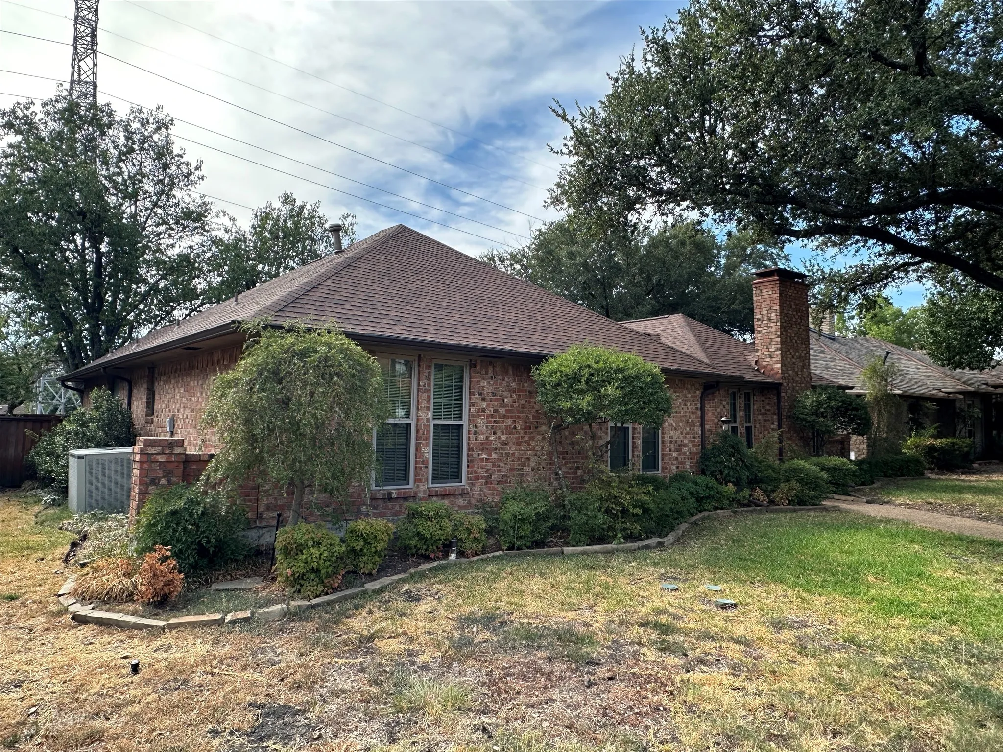 Single Family Residence For Sale in Dallas County , 1420 Oxford Place, Mesquite, Texas 75149, 3 Bedroom, 2 Bathroom, 2 Garage spaces, 1,891 Sqft, built in 1981, mls#21397456, Real Estate Agent in Mesquite, Homes For Sale in Dallas county, Homes For Sale in Mesquite, Realtor in Mesquite Texas, Real Estate Brokerage Independent Realty Texas, Luminita Cordes Realtor