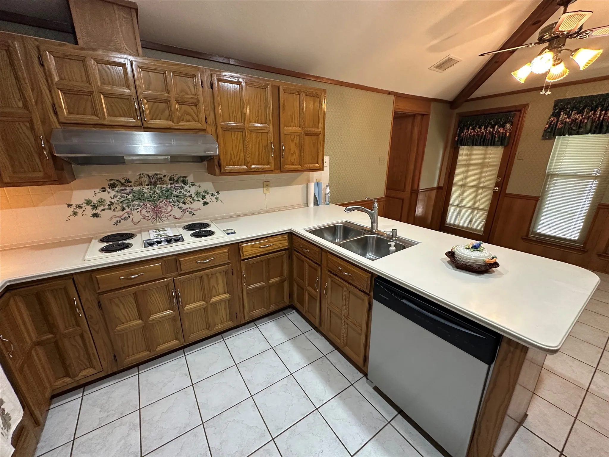 Single Family Residence For Sale in Dallas County , 1420 Oxford Place, Mesquite, Texas 75149, 3 Bedroom, 2 Bathroom, 2 Garage spaces, 1,891 Sqft, built in 1981, mls#21397456, Real Estate Agent in Mesquite, Homes For Sale in Dallas county, Homes For Sale in Mesquite, Realtor in Mesquite Texas, Real Estate Brokerage Independent Realty Texas, Luminita Cordes Realtor