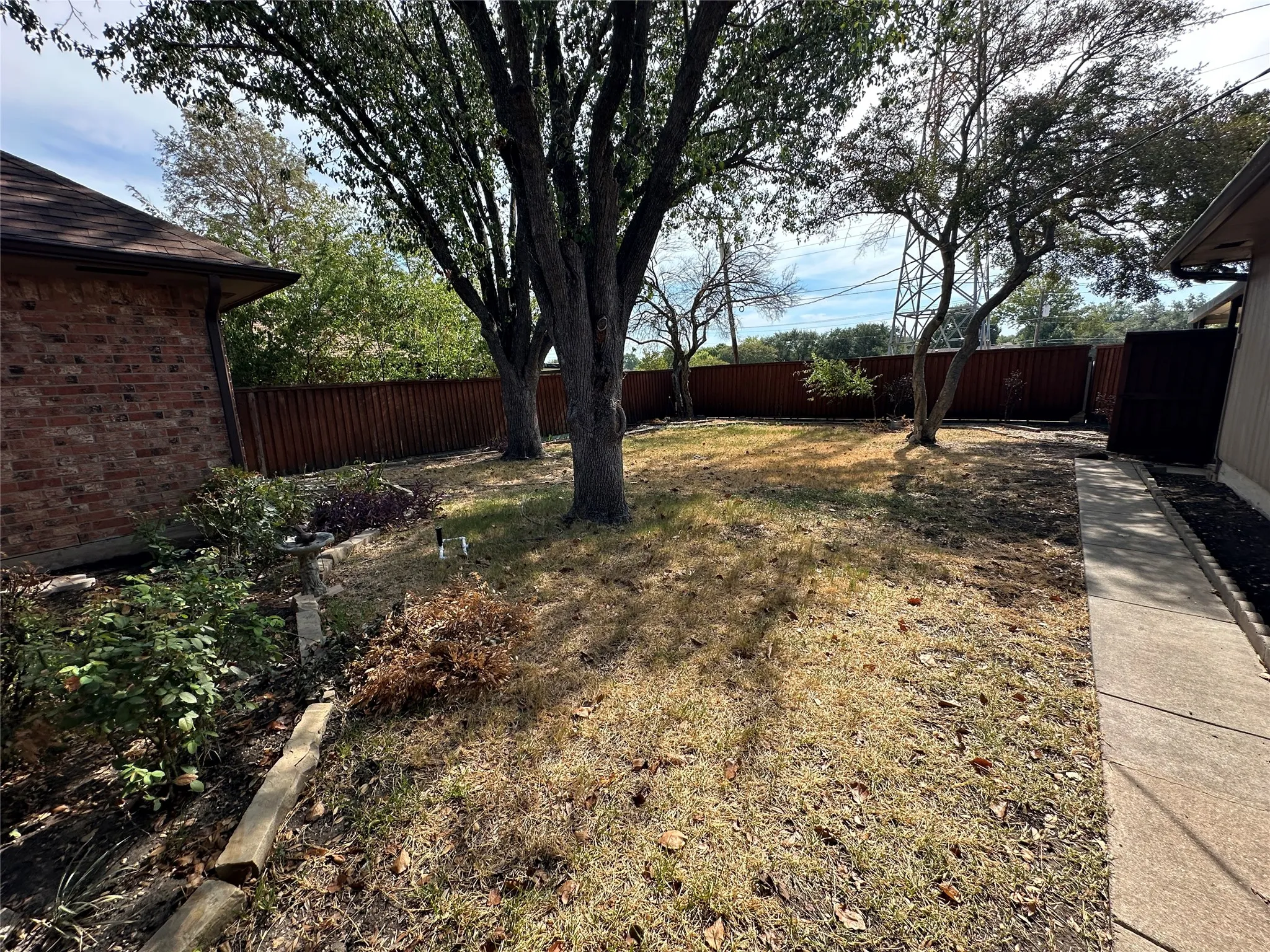 Single Family Residence For Sale in Dallas County , 1420 Oxford Place, Mesquite, Texas 75149, 3 Bedroom, 2 Bathroom, 2 Garage spaces, 1,891 Sqft, built in 1981, mls#21397456, Real Estate Agent in Mesquite, Homes For Sale in Dallas county, Homes For Sale in Mesquite, Realtor in Mesquite Texas, Real Estate Brokerage Independent Realty Texas, Luminita Cordes Realtor