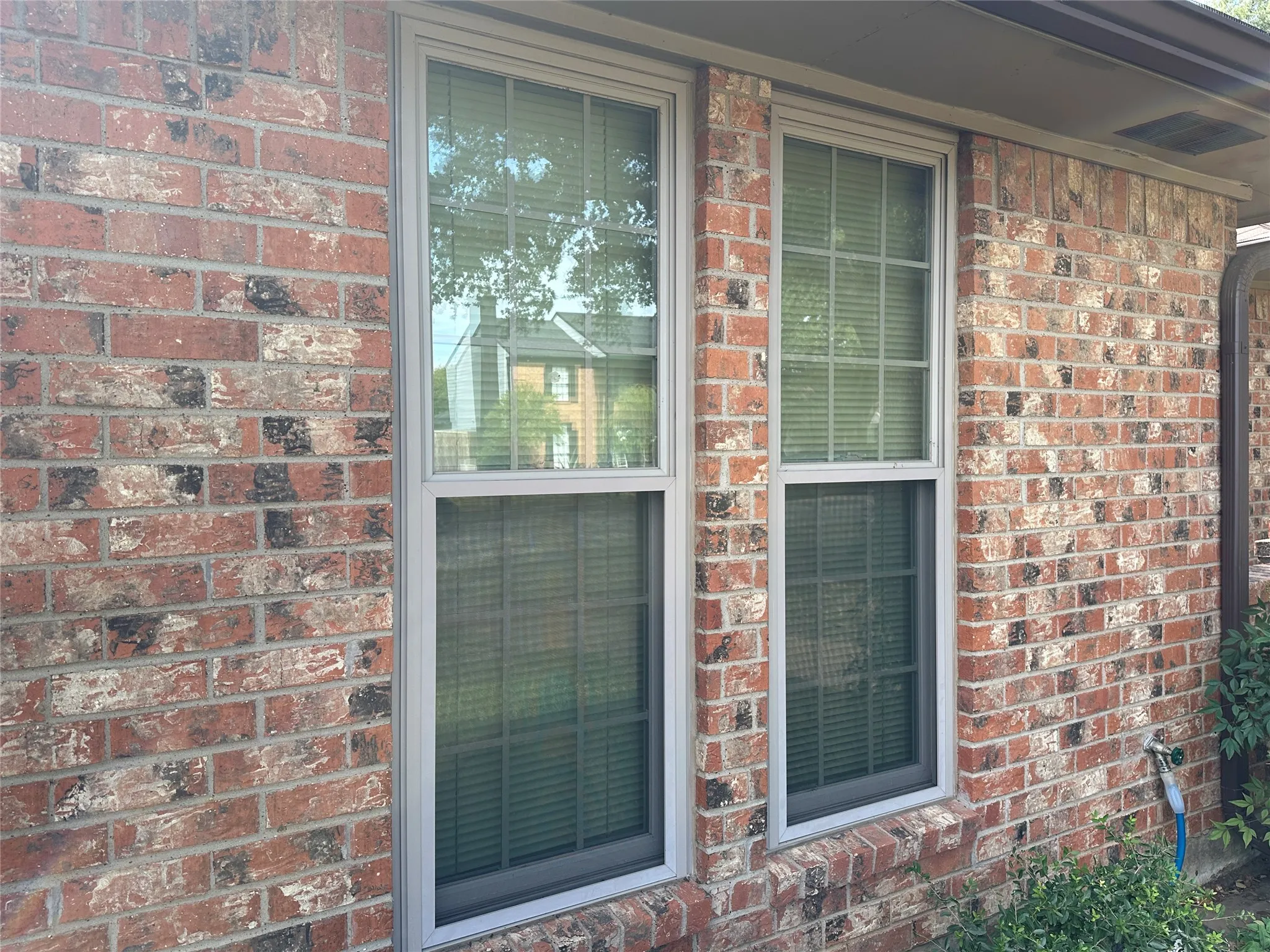 Single Family Residence For Sale in Dallas County , 1420 Oxford Place, Mesquite, Texas 75149, 3 Bedroom, 2 Bathroom, 2 Garage spaces, 1,891 Sqft, built in 1981, mls#21397456, Real Estate Agent in Mesquite, Homes For Sale in Dallas county, Homes For Sale in Mesquite, Realtor in Mesquite Texas, Real Estate Brokerage Independent Realty Texas, Luminita Cordes Realtor