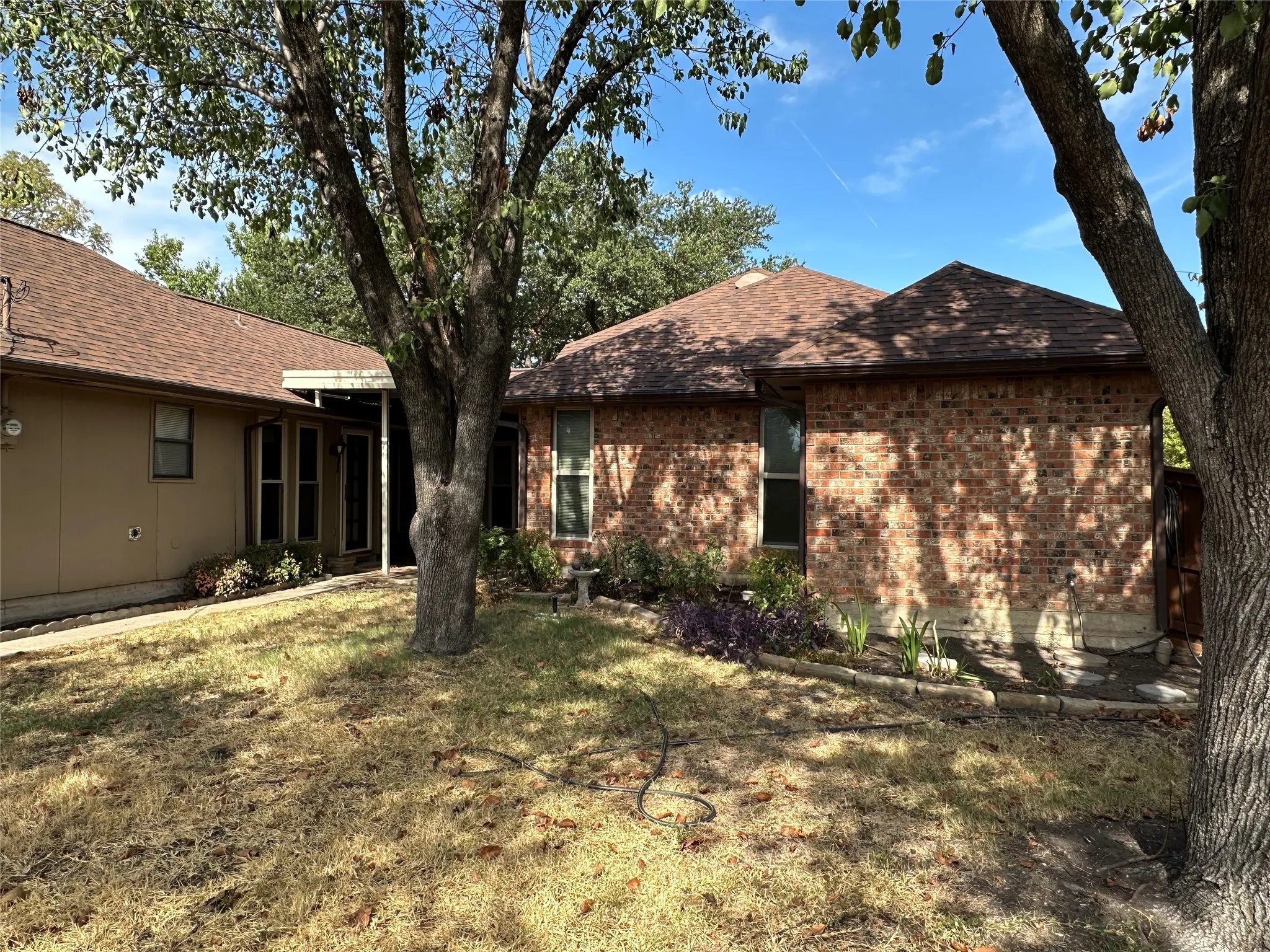 Single Family Residence For Sale in Dallas County , 1420 Oxford Place, Mesquite, Texas 75149, 3 Bedroom, 2 Bathroom, 2 Garage spaces, 1,891 Sqft, built in 1981, mls#21397456, Real Estate Agent in Mesquite, Homes For Sale in Dallas county, Homes For Sale in Mesquite, Realtor in Mesquite Texas, Real Estate Brokerage Independent Realty Texas, Luminita Cordes Realtor