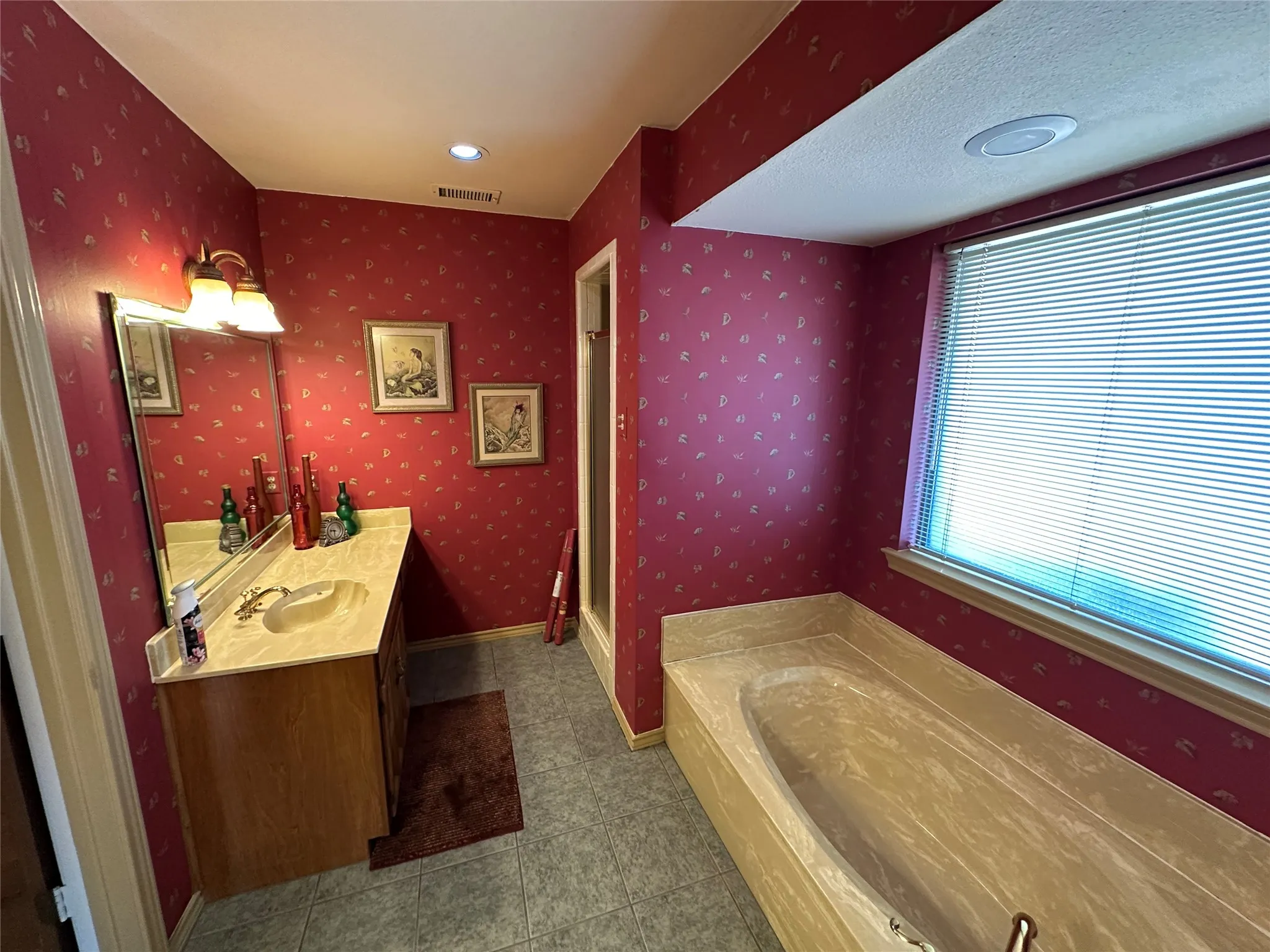 Single Family Residence For Sale in Dallas County , 1420 Oxford Place, Mesquite, Texas 75149, 3 Bedroom, 2 Bathroom, 2 Garage spaces, 1,891 Sqft, built in 1981, mls#21397456, Real Estate Agent in Mesquite, Homes For Sale in Dallas county, Homes For Sale in Mesquite, Realtor in Mesquite Texas, Real Estate Brokerage Independent Realty Texas, Luminita Cordes Realtor