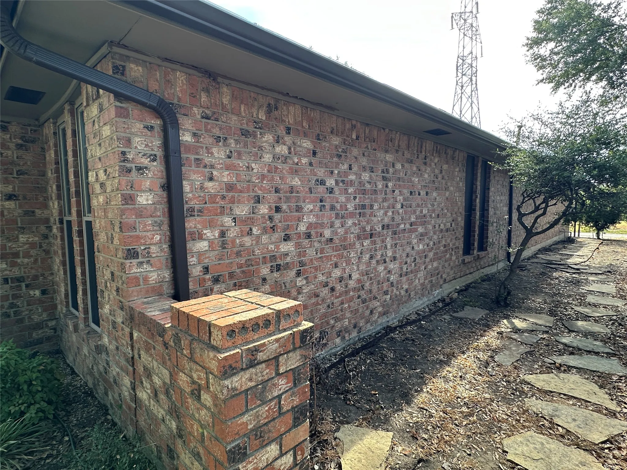 Single Family Residence For Sale in Dallas County , 1420 Oxford Place, Mesquite, Texas 75149, 3 Bedroom, 2 Bathroom, 2 Garage spaces, 1,891 Sqft, built in 1981, mls#21397456, Real Estate Agent in Mesquite, Homes For Sale in Dallas county, Homes For Sale in Mesquite, Realtor in Mesquite Texas, Real Estate Brokerage Independent Realty Texas, Luminita Cordes Realtor