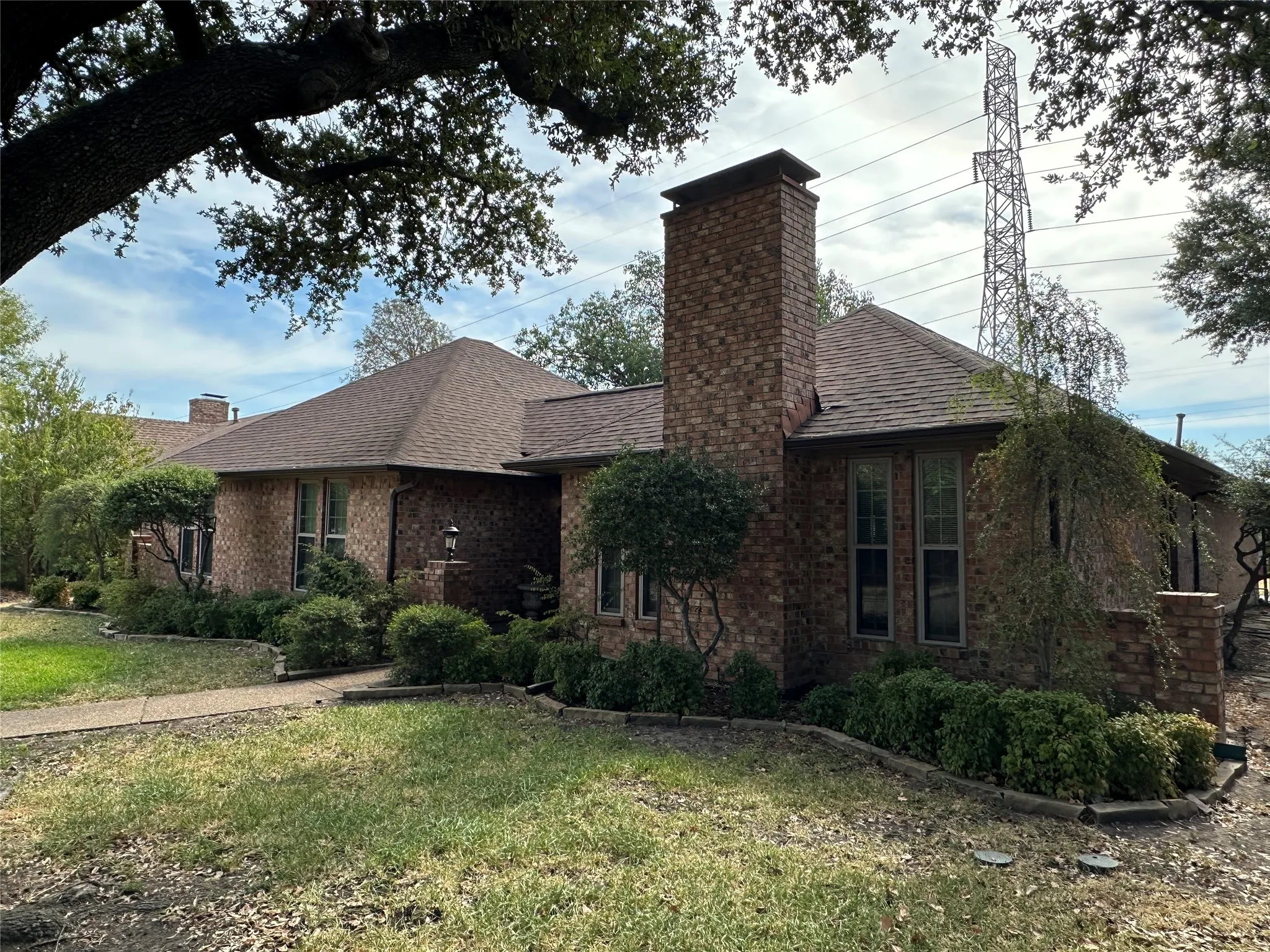 Single Family Residence For Sale in Dallas County , 1420 Oxford Place, Mesquite, Texas 75149, 3 Bedroom, 2 Bathroom, 2 Garage spaces, 1,891 Sqft, built in 1981, mls#21397456, Real Estate Agent in Mesquite, Homes For Sale in Dallas county, Homes For Sale in Mesquite, Realtor in Mesquite Texas, Real Estate Brokerage Independent Realty Texas, Luminita Cordes Realtor