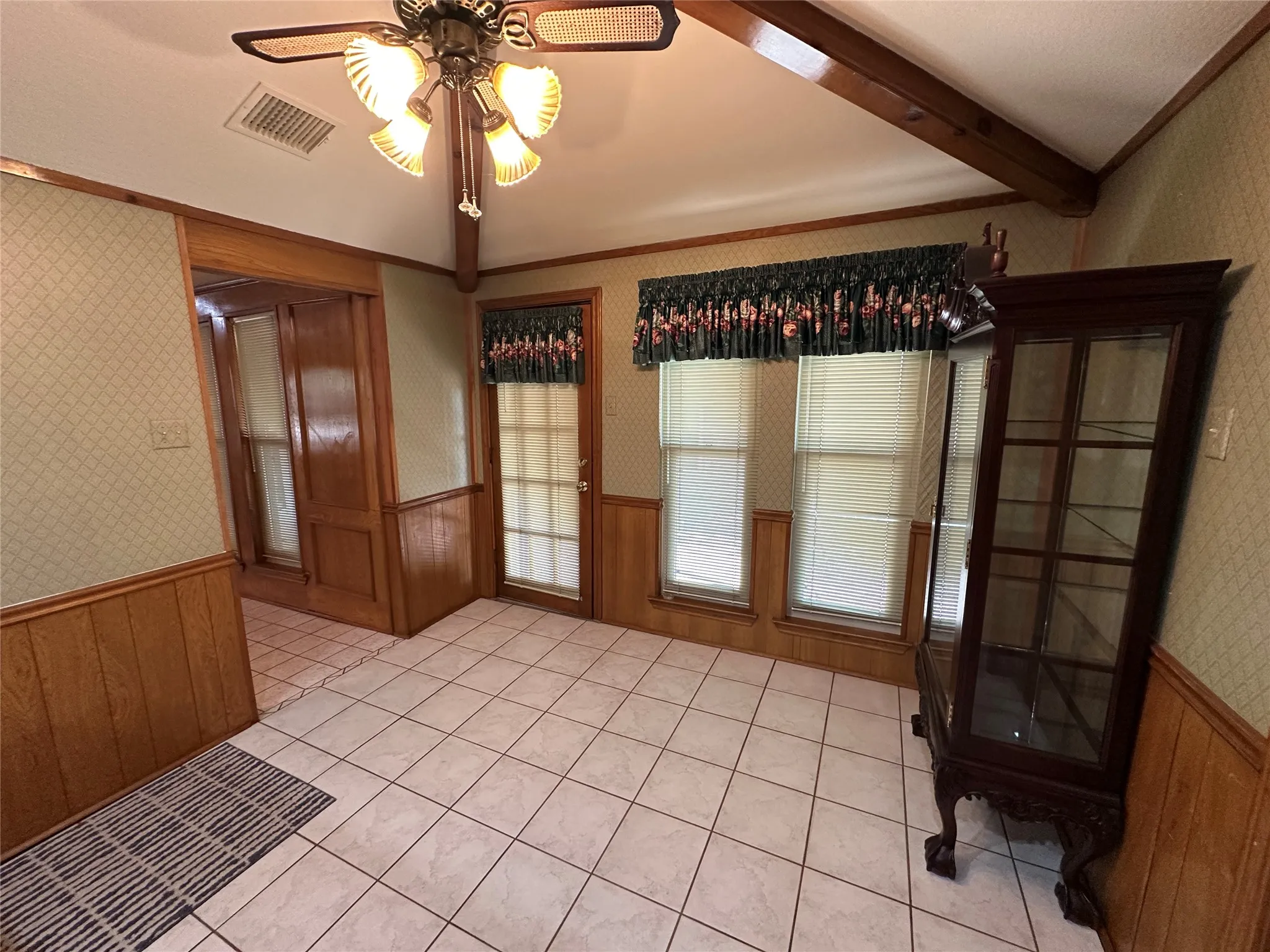 Single Family Residence For Sale in Dallas County , 1420 Oxford Place, Mesquite, Texas 75149, 3 Bedroom, 2 Bathroom, 2 Garage spaces, 1,891 Sqft, built in 1981, mls#21397456, Real Estate Agent in Mesquite, Homes For Sale in Dallas county, Homes For Sale in Mesquite, Realtor in Mesquite Texas, Real Estate Brokerage Independent Realty Texas, Luminita Cordes Realtor