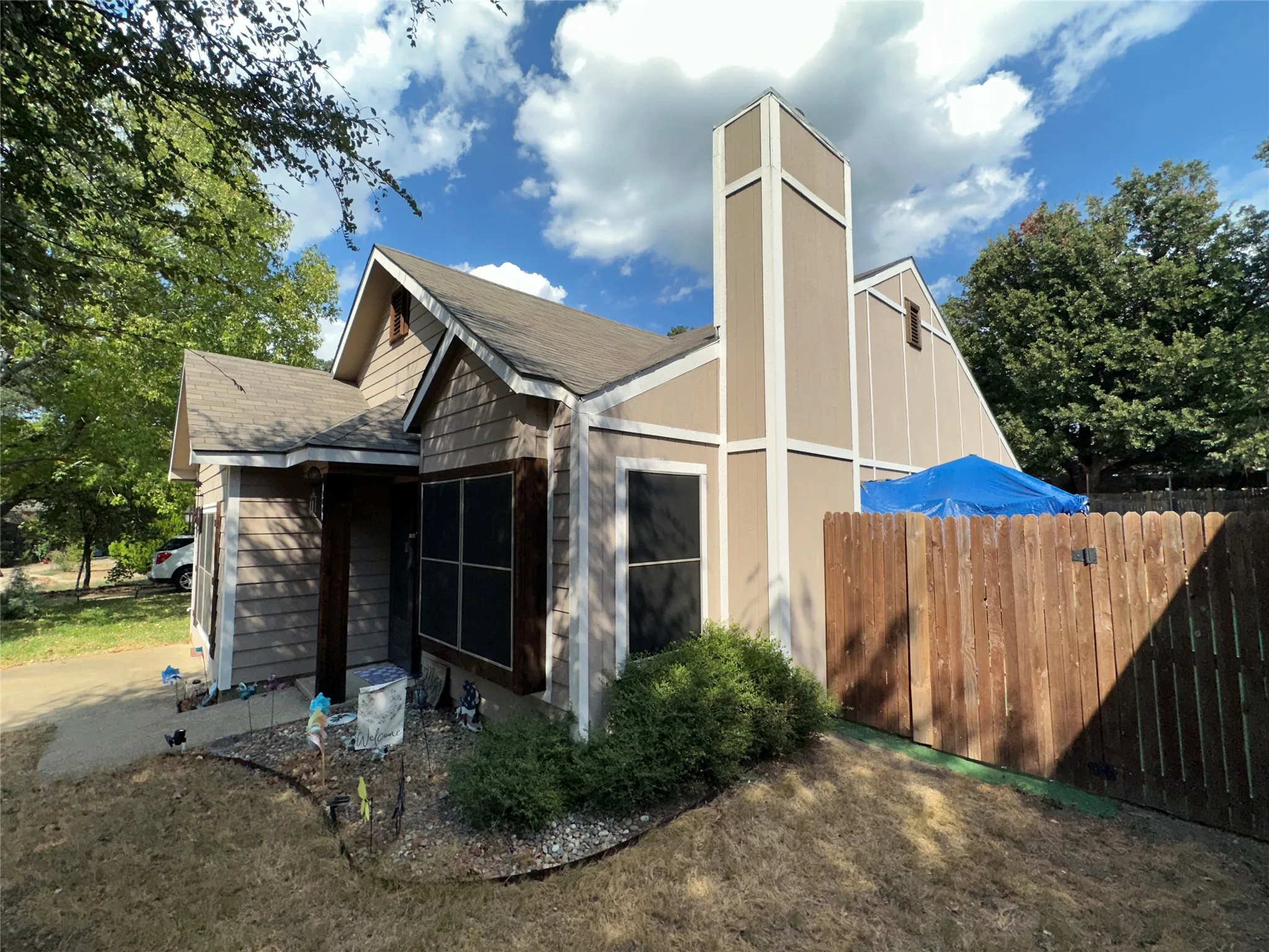 Single Family Residence For Sale in Dallas County , 504 Rustic Court, Irving, Texas 75060, 3 Bedroom, 2 Bathroom, Garage spaces, 1,173 Sqft, built in 1986, mls#21396840, Real Estate Agent in Irving, Homes For Sale in Dallas county, Homes For Sale in Irving, Realtor in Irving Texas, Real Estate Brokerage Independent Realty Texas, Luminita Cordes Realtor