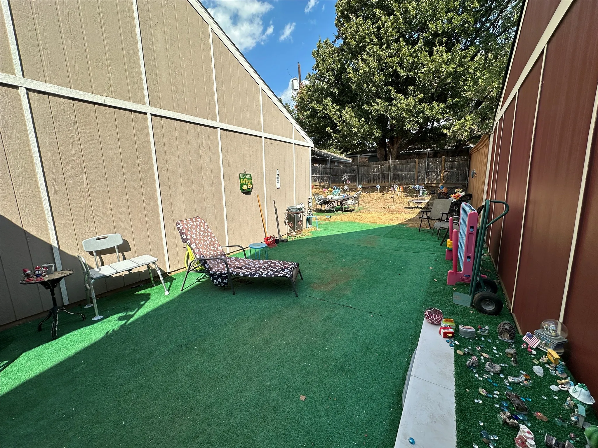 Single Family Residence For Sale in Dallas County , 504 Rustic Court, Irving, Texas 75060, 3 Bedroom, 2 Bathroom, Garage spaces, 1,173 Sqft, built in 1986, mls#21396840, Real Estate Agent in Irving, Homes For Sale in Dallas county, Homes For Sale in Irving, Realtor in Irving Texas, Real Estate Brokerage Independent Realty Texas, Luminita Cordes Realtor