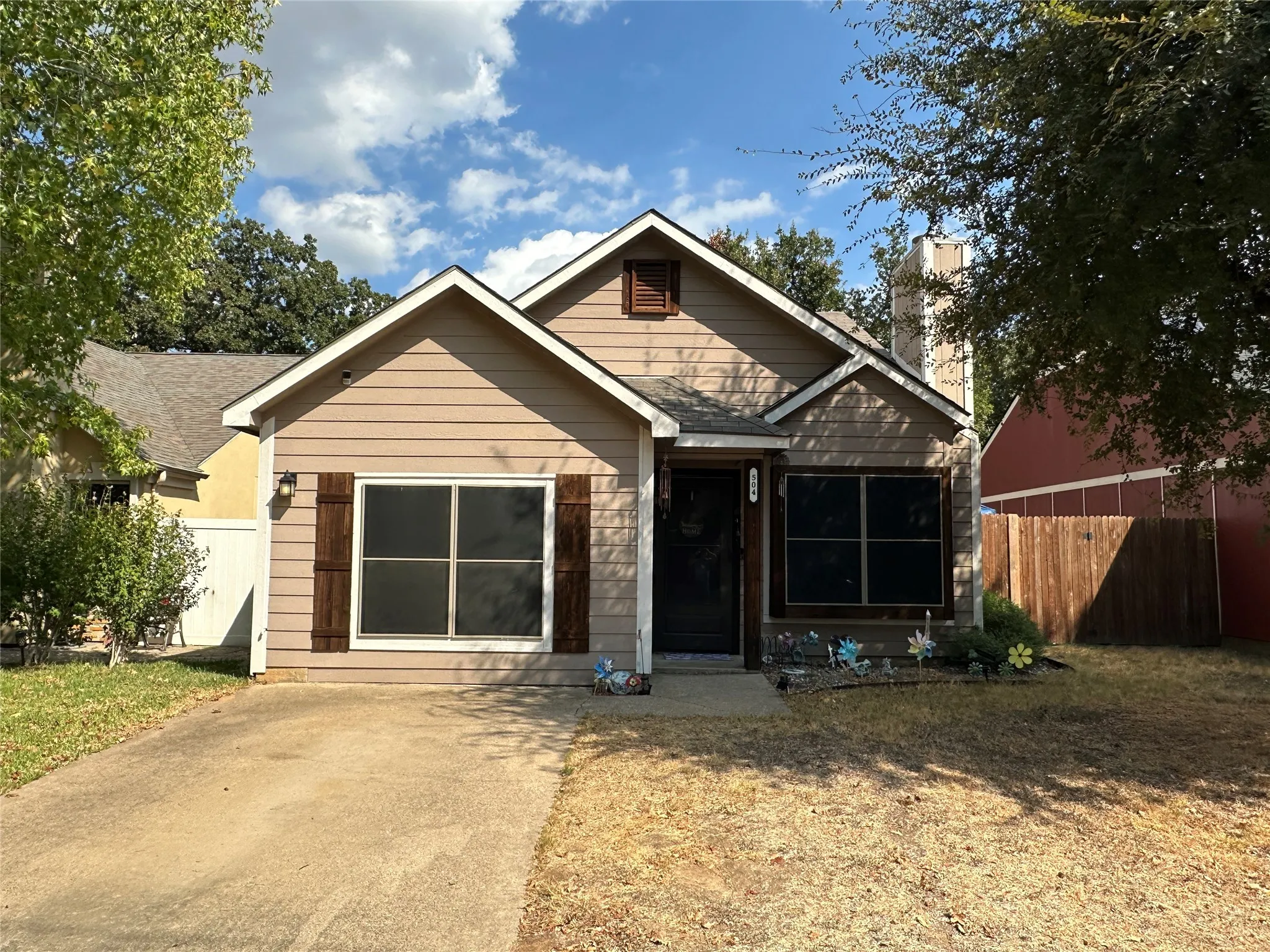 Single Family Residence For Sale in Dallas County , 504 Rustic Court, Irving, Texas 75060, 3 Bedroom, 2 Bathroom, Garage spaces, 1,173 Sqft, built in 1986, mls#21396840, Real Estate Agent in Irving, Homes For Sale in Dallas county, Homes For Sale in Irving, Realtor in Irving Texas, Real Estate Brokerage Independent Realty Texas, Luminita Cordes Realtor