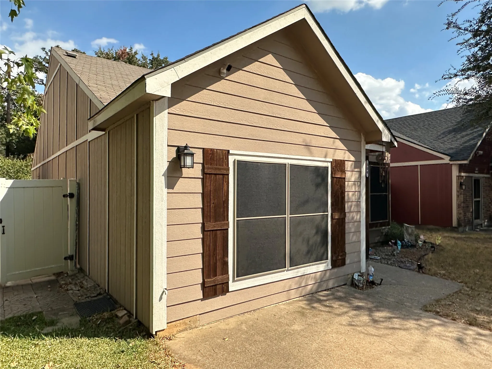 Single Family Residence For Sale in Dallas County , 504 Rustic Court, Irving, Texas 75060, 3 Bedroom, 2 Bathroom, Garage spaces, 1,173 Sqft, built in 1986, mls#21396840, Real Estate Agent in Irving, Homes For Sale in Dallas county, Homes For Sale in Irving, Realtor in Irving Texas, Real Estate Brokerage Independent Realty Texas, Luminita Cordes Realtor