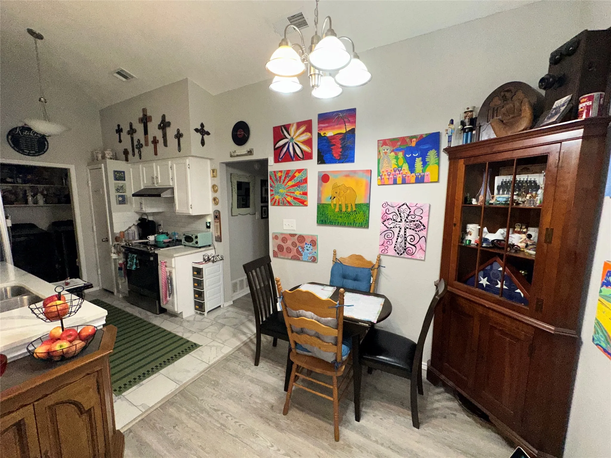 Single Family Residence For Sale in Dallas County , 504 Rustic Court, Irving, Texas 75060, 3 Bedroom, 2 Bathroom, Garage spaces, 1,173 Sqft, built in 1986, mls#21396840, Real Estate Agent in Irving, Homes For Sale in Dallas county, Homes For Sale in Irving, Realtor in Irving Texas, Real Estate Brokerage Independent Realty Texas, Luminita Cordes Realtor