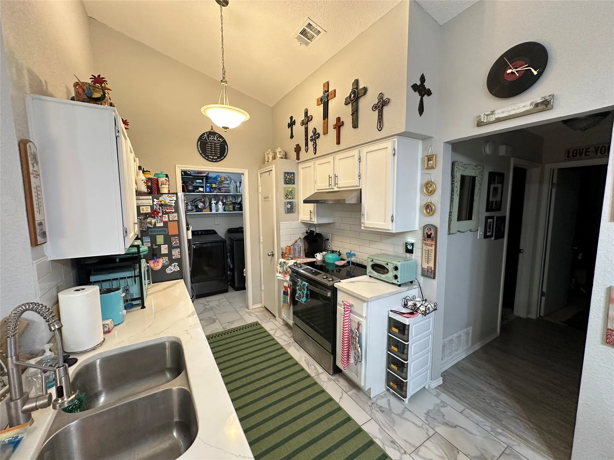 Single Family Residence For Sale in Dallas County , 504 Rustic Court, Irving, Texas 75060, 3 Bedroom, 2 Bathroom, Garage spaces, 1,173 Sqft, built in 1986, mls#21396840, Real Estate Agent in Irving, Homes For Sale in Dallas county, Homes For Sale in Irving, Realtor in Irving Texas, Real Estate Brokerage Independent Realty Texas, Luminita Cordes Realtor