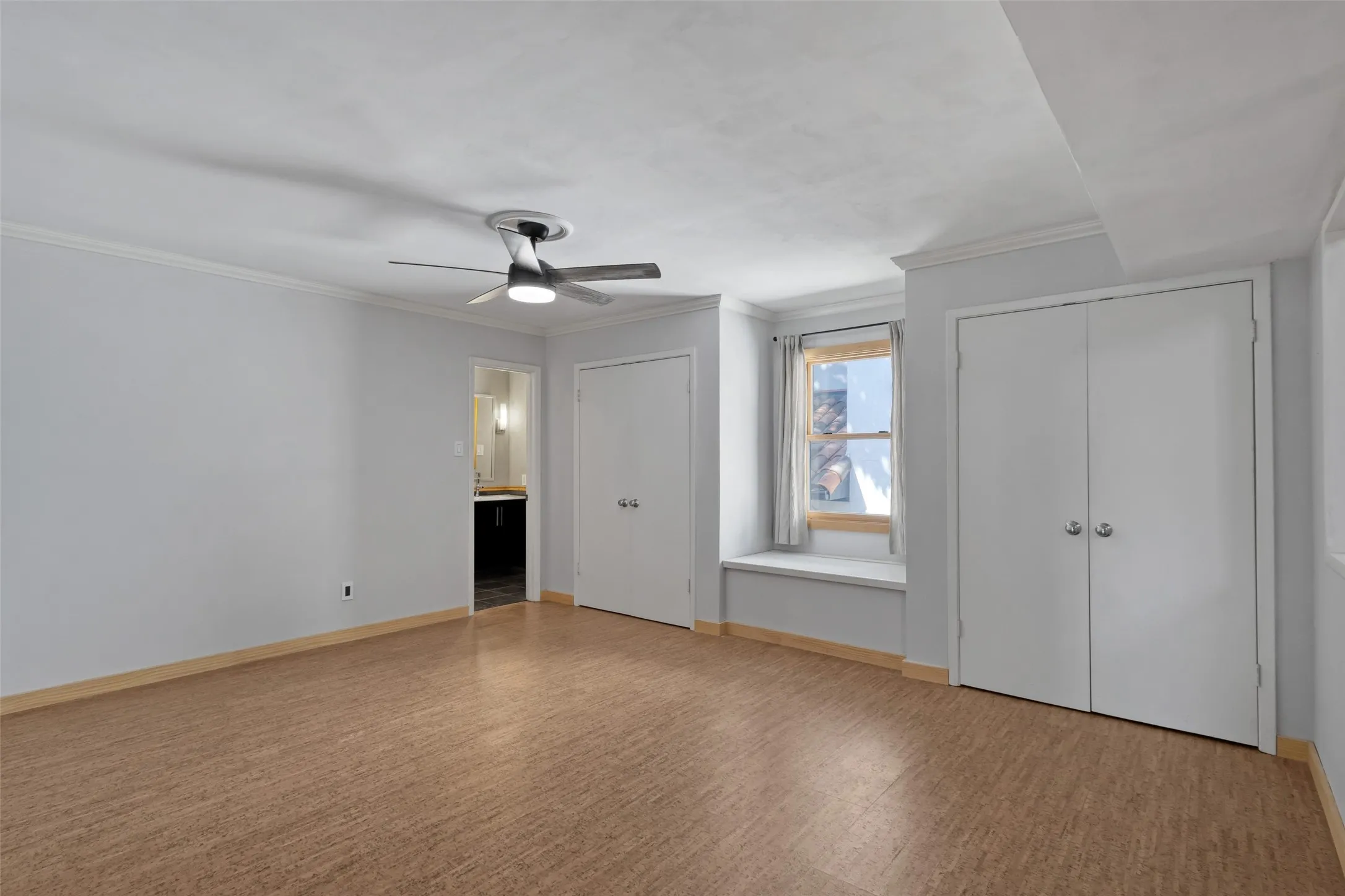 2nd primary with ensuite bath and closets