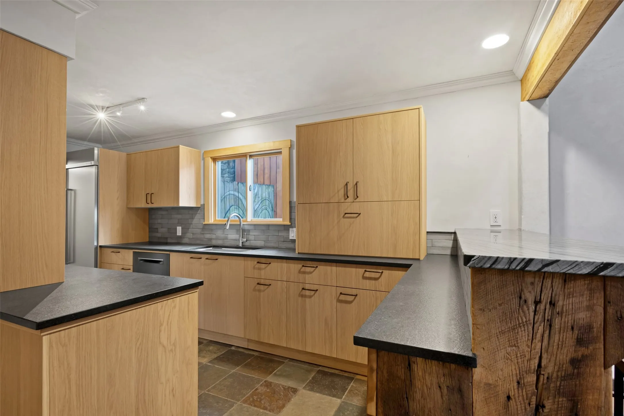 Lots of storage in kitchen