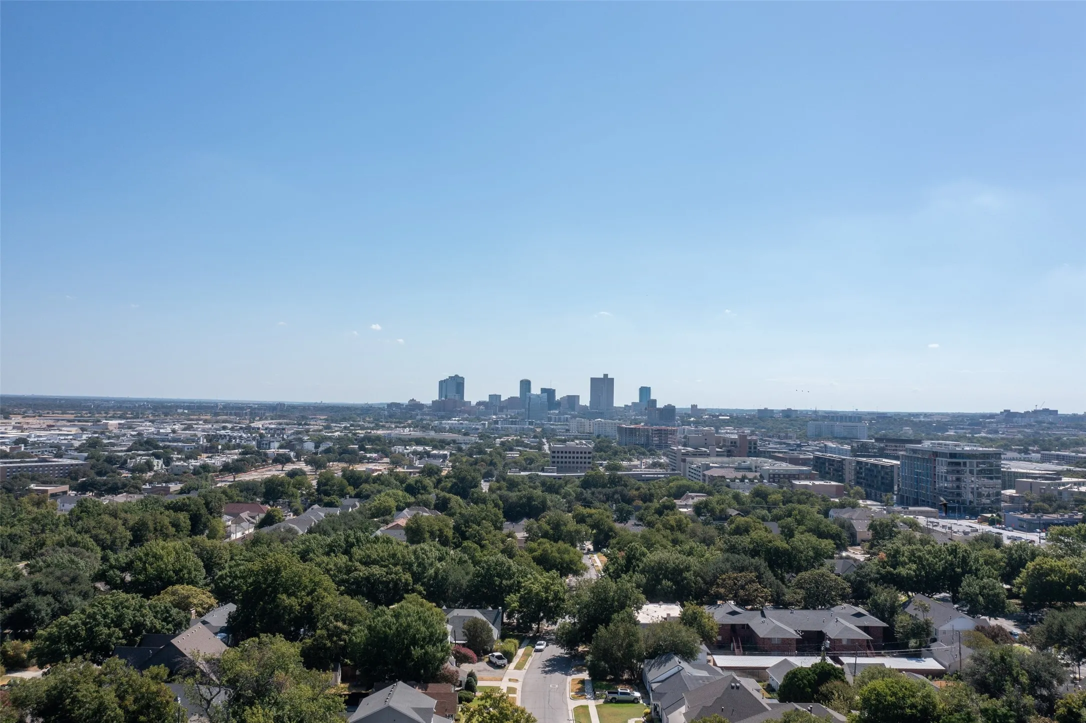 Minutes to Downtown & entertainment center on 7th st