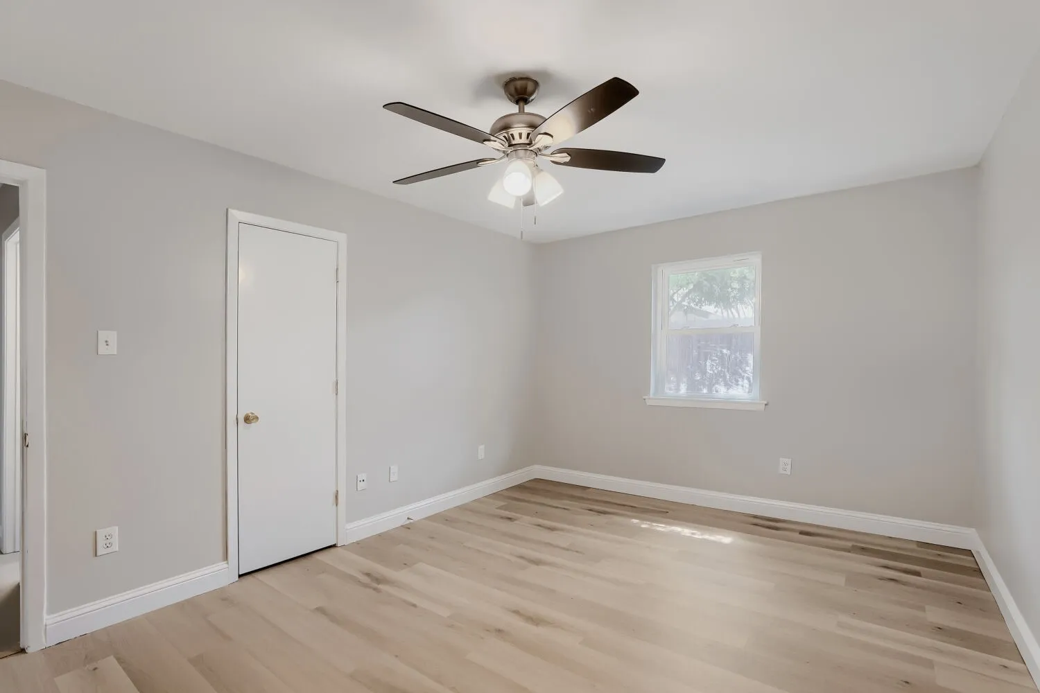 Single Family Residence For Sale in Tarrant County , 6917 Post Oak Drive, North Richland Hills, Texas 76182, 3 Bedroom, 2 Bathroom, 2 Garage spaces, 1,530 Sqft, built in 1978, mls#21398107, Real Estate Agent in North Richland Hills, Homes For Sale in Tarrant county, Homes For Sale in North Richland Hills, Realtor in North Richland Hills Texas, Real Estate Brokerage Independent Realty Texas, Luminita Cordes Realtor