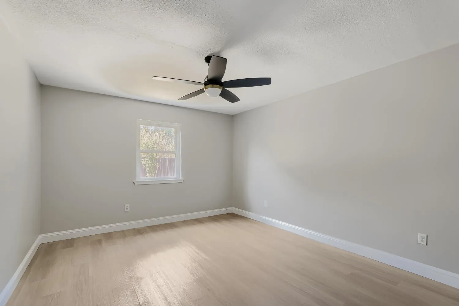 Single Family Residence For Sale in Tarrant County , 6917 Post Oak Drive, North Richland Hills, Texas 76182, 3 Bedroom, 2 Bathroom, 2 Garage spaces, 1,530 Sqft, built in 1978, mls#21398107, Real Estate Agent in North Richland Hills, Homes For Sale in Tarrant county, Homes For Sale in North Richland Hills, Realtor in North Richland Hills Texas, Real Estate Brokerage Independent Realty Texas, Luminita Cordes Realtor