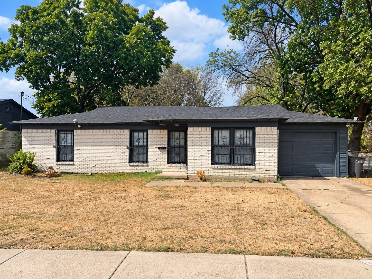Single Family Residence For Rent in Tarrant County , 4200 Pate Drive, Fort Worth, Texas 76119, 3 Bedroom, 1 Bathroom, 1 Garage spaces, 1,088 Sqft, built in 1958, mls#21398329, Real Estate Agent in Fort Worth, Homes For Rent in Tarrant county, Homes For Rent in Fort Worth, Realtor in Fort Worth Texas, Real Estate Brokerage Independent Realty Texas, Luminita Cordes Realtor