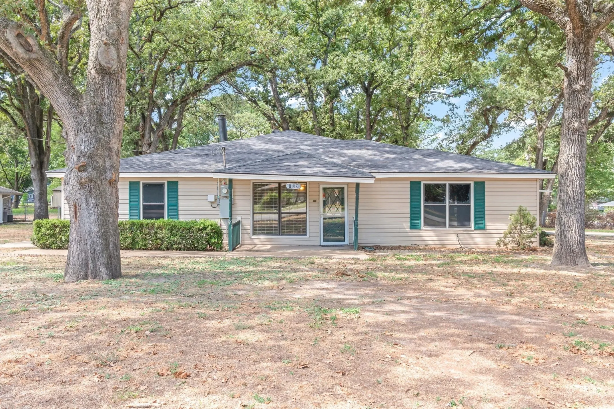 Single Family Residence For Sale in Henderson County , 103 Harbor Haven Street, Gun Barrel City, Texas 75156, 3 Bedroom, 3 Bathroom, 2 Garage spaces, 2,090 Sqft, built in 0, mls#21392241, Real Estate Agent in Gun Barrel City, Homes For Sale in Henderson county, Homes For Sale in Gun Barrel City, Realtor in Gun Barrel City Texas, Real Estate Brokerage Independent Realty Texas, Luminita Cordes Realtor