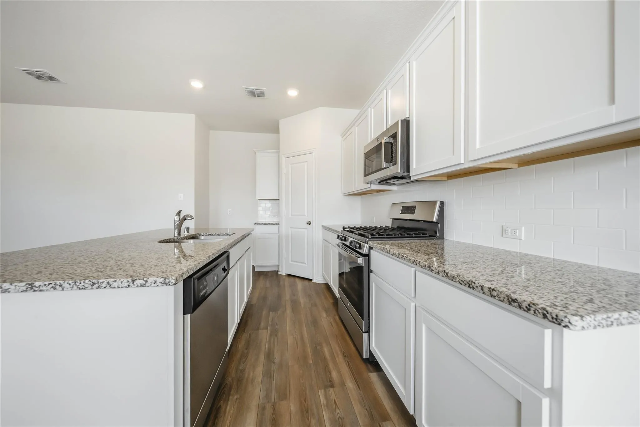Single Family Residence For Rent in Rockwall County , 432 Holt Lane, Fate, Texas 75087, 3 Bedroom, 2 Bathroom, 2 Garage spaces, 1,602 Sqft, built in 2020, mls#21398192, Real Estate Agent in Fate, Homes For Rent in Rockwall county, Homes For Rent in Fate, Realtor in Fate Texas, Real Estate Brokerage Independent Realty Texas, Luminita Cordes Realtor