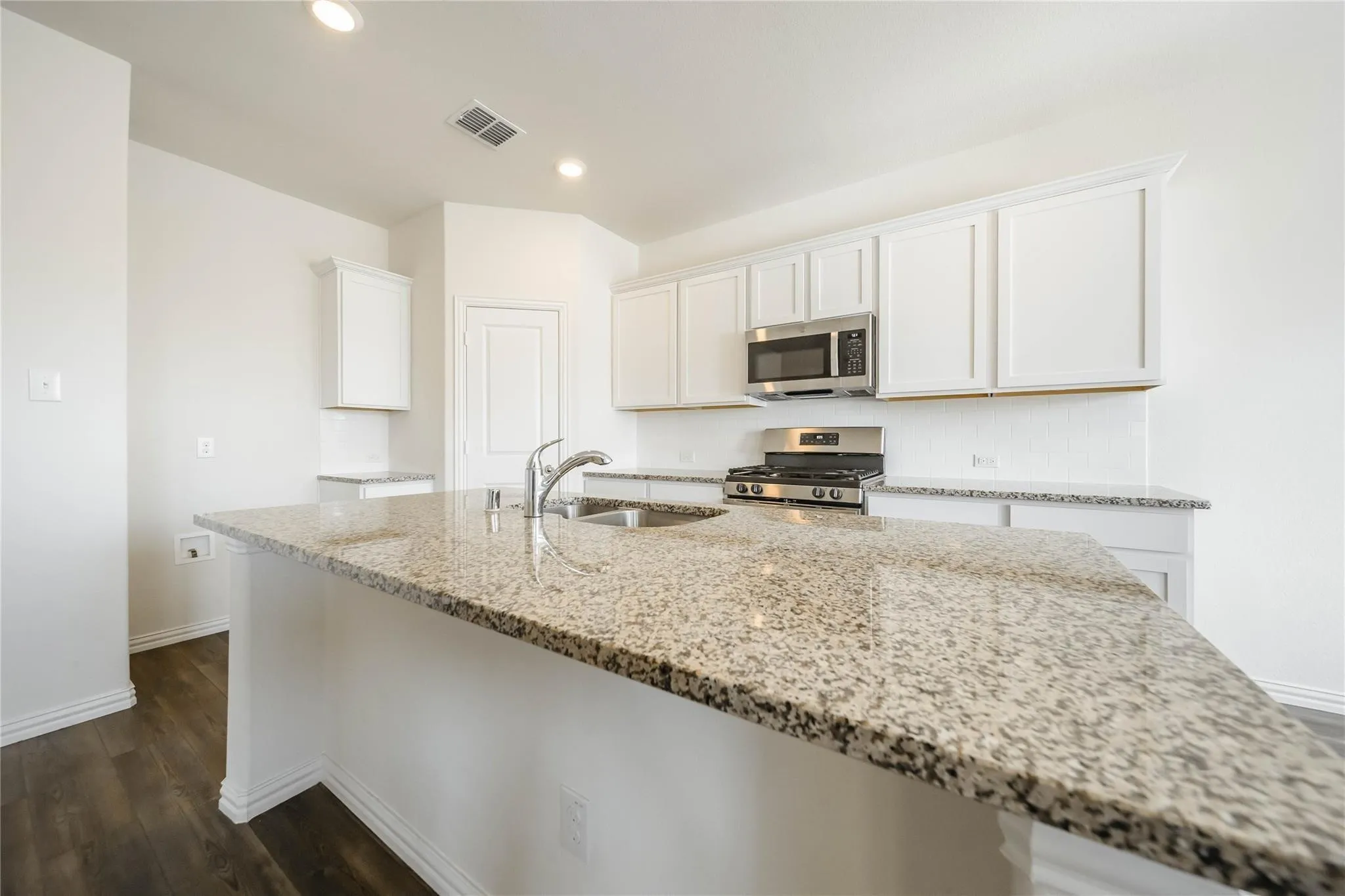 Single Family Residence For Rent in Rockwall County , 432 Holt Lane, Fate, Texas 75087, 3 Bedroom, 2 Bathroom, 2 Garage spaces, 1,602 Sqft, built in 2020, mls#21398192, Real Estate Agent in Fate, Homes For Rent in Rockwall county, Homes For Rent in Fate, Realtor in Fate Texas, Real Estate Brokerage Independent Realty Texas, Luminita Cordes Realtor
