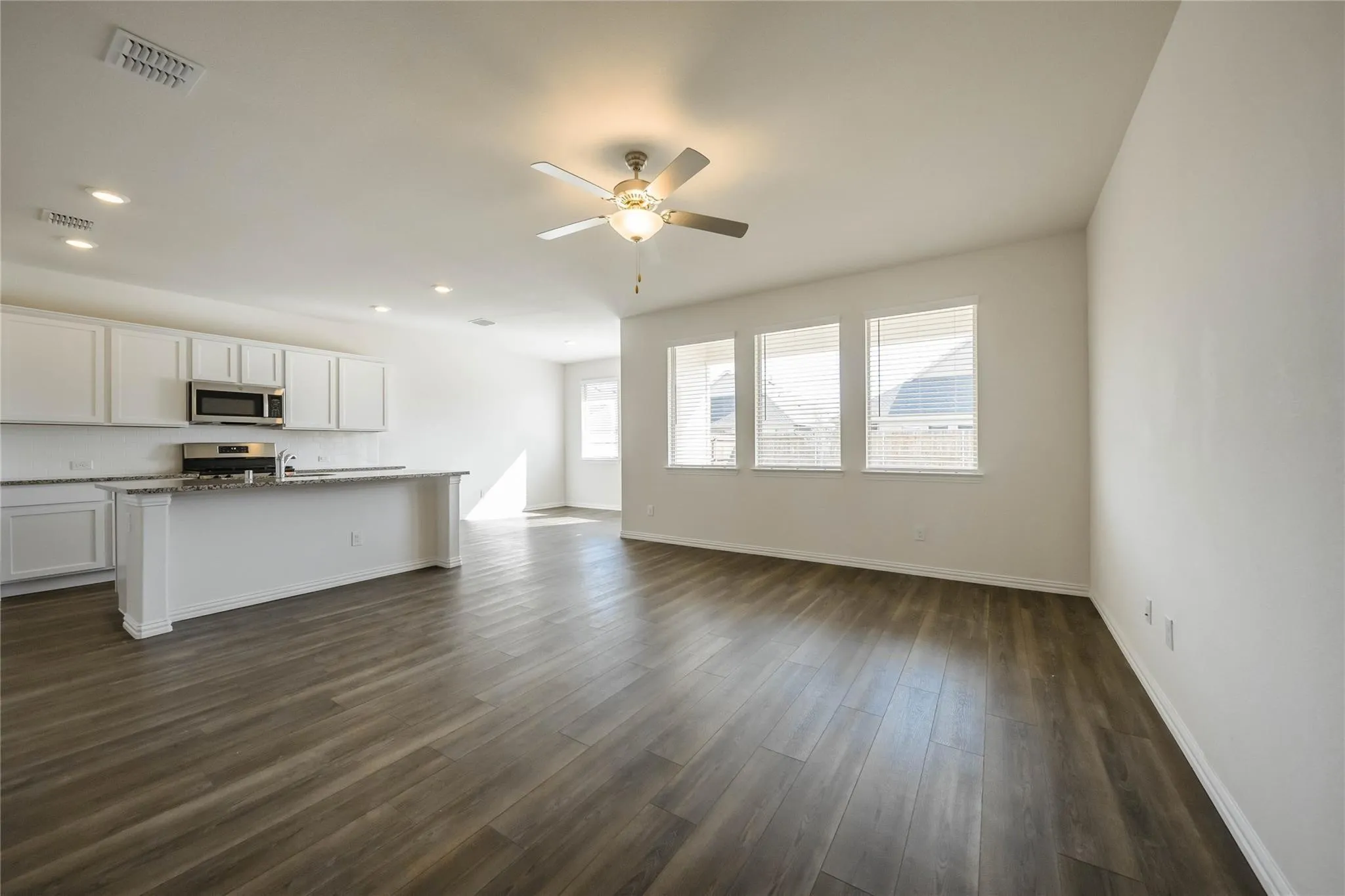 Single Family Residence For Rent in Rockwall County , 432 Holt Lane, Fate, Texas 75087, 3 Bedroom, 2 Bathroom, 2 Garage spaces, 1,602 Sqft, built in 2020, mls#21398192, Real Estate Agent in Fate, Homes For Rent in Rockwall county, Homes For Rent in Fate, Realtor in Fate Texas, Real Estate Brokerage Independent Realty Texas, Luminita Cordes Realtor