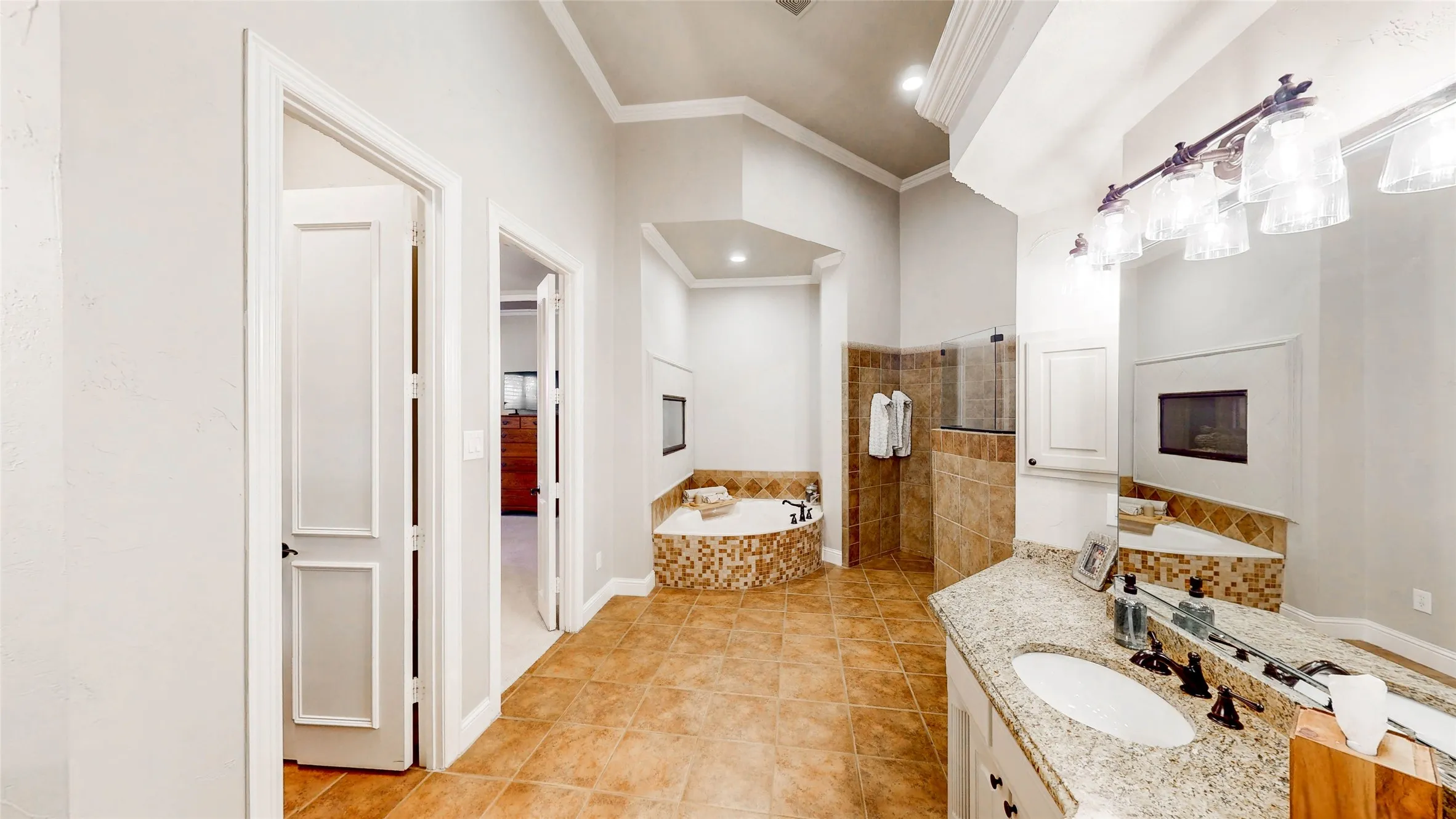 Single Family Residence For Sale in Denton County , 4319 Crown Knoll Circle, Flower Mound, Texas 75028, 4 Bedroom, 4 Bathroom, 3 Garage spaces, 3,917 Sqft, built in 1997, mls#21398331, Real Estate Agent in Flower Mound, Homes For Sale in Denton county, Homes For Sale in Flower Mound, Realtor in Flower Mound Texas, Real Estate Brokerage Independent Realty Texas, Luminita Cordes Realtor