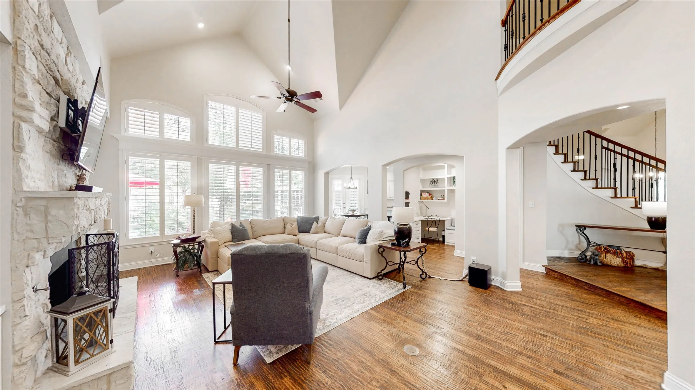 Single Family Residence For Sale in Denton County , 4319 Crown Knoll Circle, Flower Mound, Texas 75028, 4 Bedroom, 4 Bathroom, 3 Garage spaces, 3,917 Sqft, built in 1997, mls#21398331, Real Estate Agent in Flower Mound, Homes For Sale in Denton county, Homes For Sale in Flower Mound, Realtor in Flower Mound Texas, Real Estate Brokerage Independent Realty Texas, Luminita Cordes Realtor