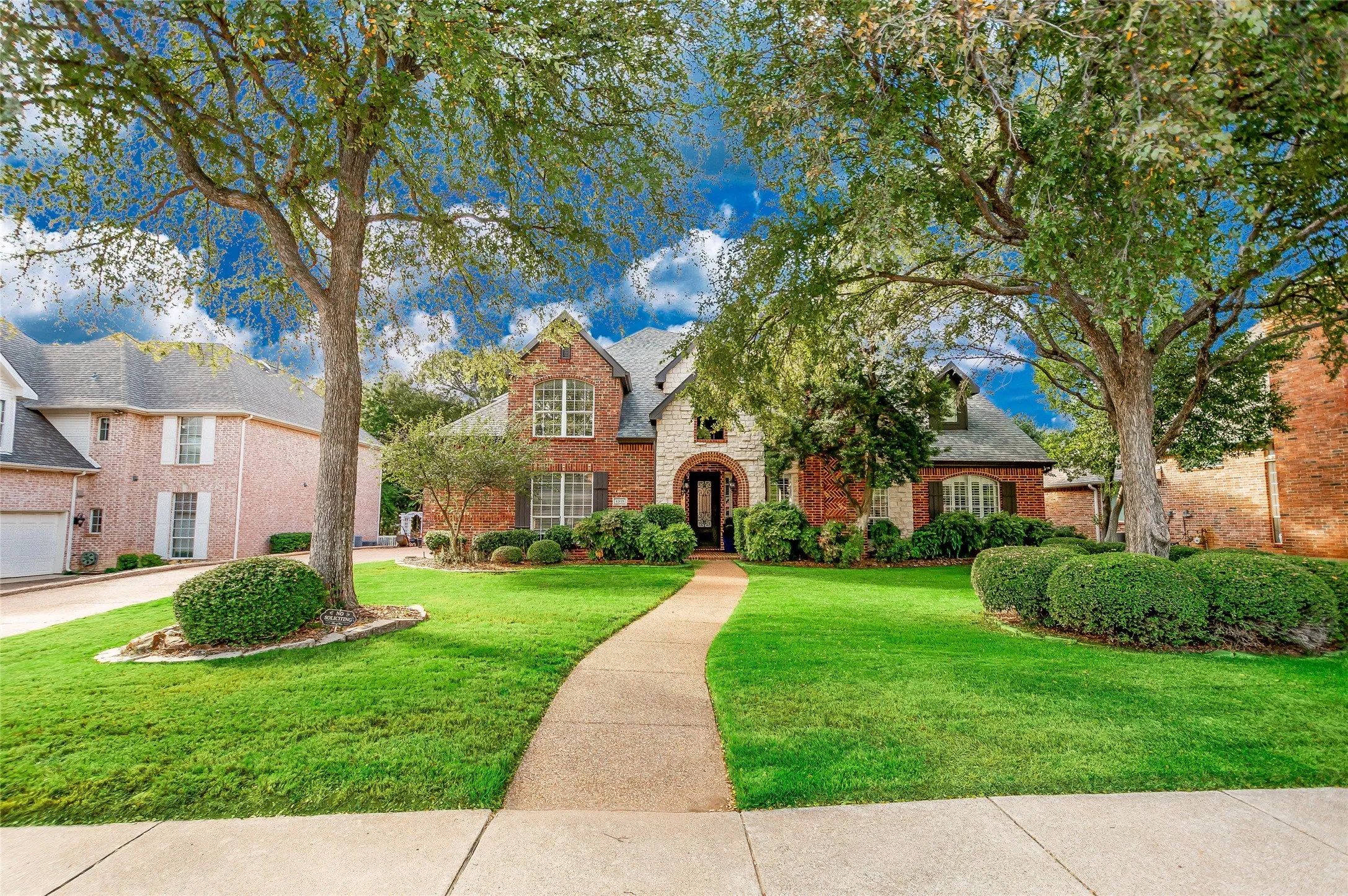 Single Family Residence For Sale in Denton County , 4319 Crown Knoll Circle, Flower Mound, Texas 75028, 4 Bedroom, 4 Bathroom, 3 Garage spaces, 3,917 Sqft, built in 1997, mls#21398331, Real Estate Agent in Flower Mound, Homes For Sale in Denton county, Homes For Sale in Flower Mound, Realtor in Flower Mound Texas, Real Estate Brokerage Independent Realty Texas, Luminita Cordes Realtor