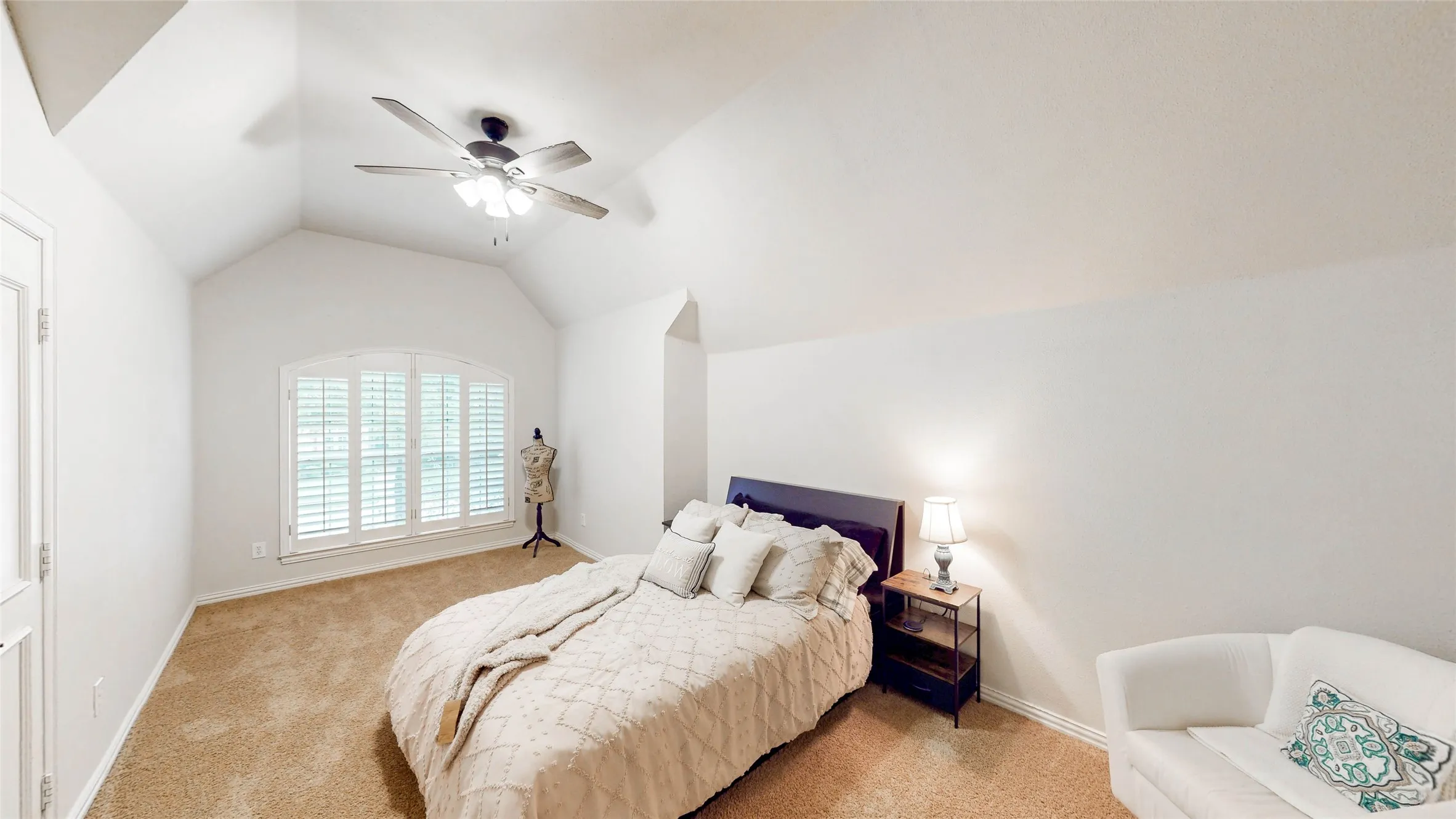 Single Family Residence For Sale in Denton County , 4319 Crown Knoll Circle, Flower Mound, Texas 75028, 4 Bedroom, 4 Bathroom, 3 Garage spaces, 3,917 Sqft, built in 1997, mls#21398331, Real Estate Agent in Flower Mound, Homes For Sale in Denton county, Homes For Sale in Flower Mound, Realtor in Flower Mound Texas, Real Estate Brokerage Independent Realty Texas, Luminita Cordes Realtor