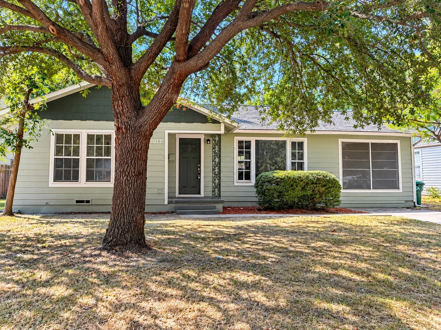 Single Family Residence For Rent in Denton County , 1017 Denton Street, Denton, Texas 76201, 3 Bedroom, 1 Bathroom, Garage spaces, 1,168 Sqft, built in 1970, mls#21376791, Real Estate Agent in Denton, Homes For Rent in Denton county, Homes For Rent in Denton, Realtor in Denton Texas, Real Estate Brokerage Independent Realty Texas, Luminita Cordes Realtor