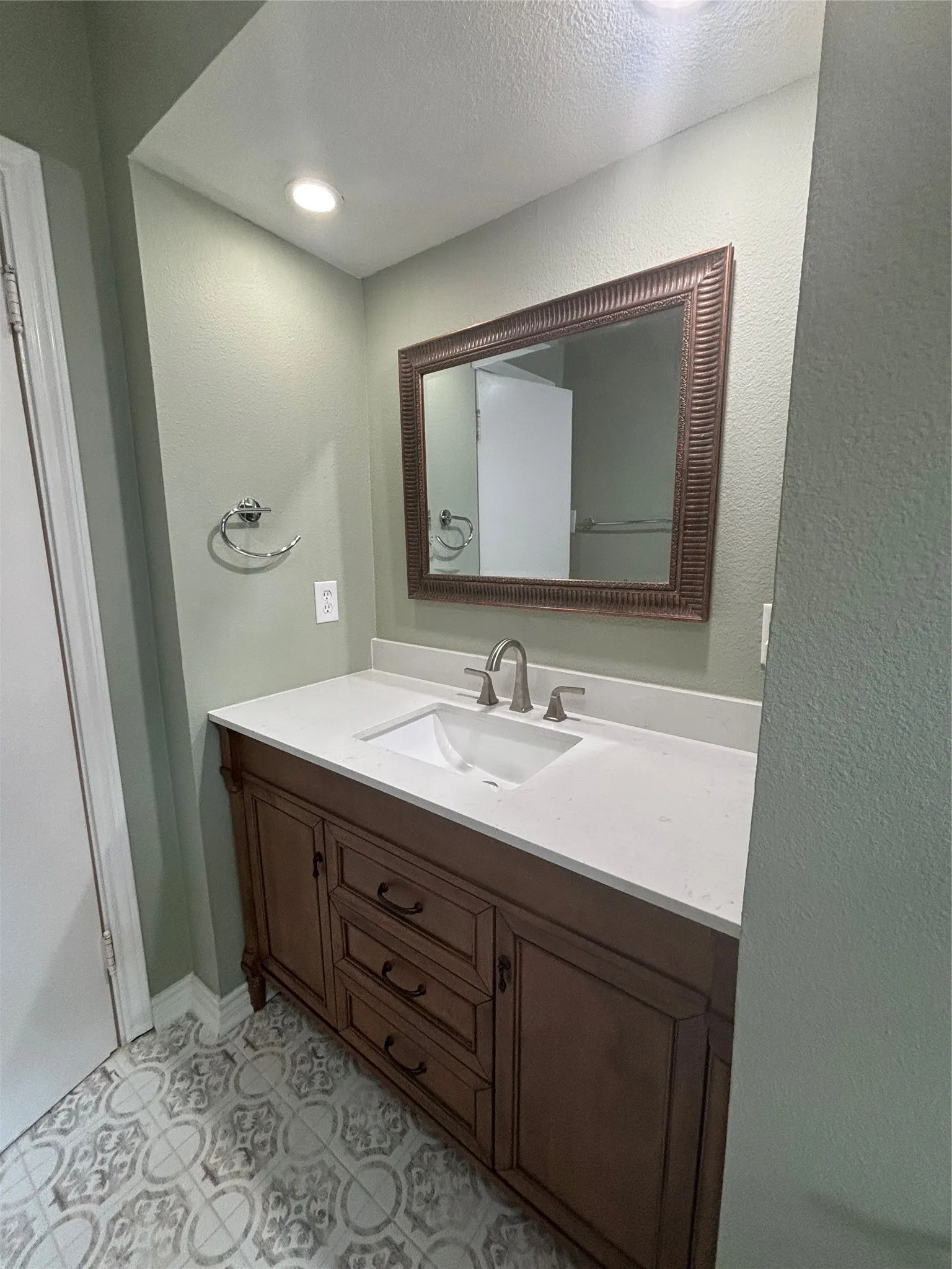 Single Family Residence For Rent in Denton County , 1017 Denton Street, Denton, Texas 76201, 3 Bedroom, 1 Bathroom, Garage spaces, 1,168 Sqft, built in 1970, mls#21376791, Real Estate Agent in Denton, Homes For Rent in Denton county, Homes For Rent in Denton, Realtor in Denton Texas, Real Estate Brokerage Independent Realty Texas, Luminita Cordes Realtor