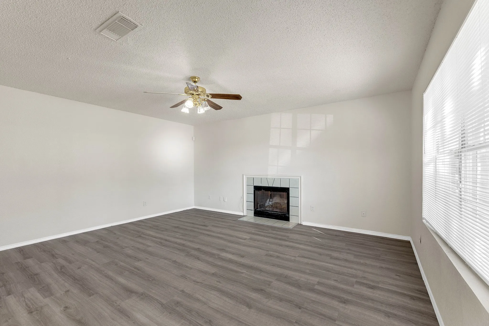 Single Family Residence For Rent in Dallas County , 919 SUMAC Drive, Dallas, Texas 75217, 4 Bedroom, 3 Bathroom, 2 Garage spaces, 1,994 Sqft, built in 1989, mls#21398342, Real Estate Agent in Dallas, Homes For Rent in Dallas county, Homes For Rent in Dallas, Realtor in Dallas Texas, Real Estate Brokerage Independent Realty Texas, Luminita Cordes Realtor