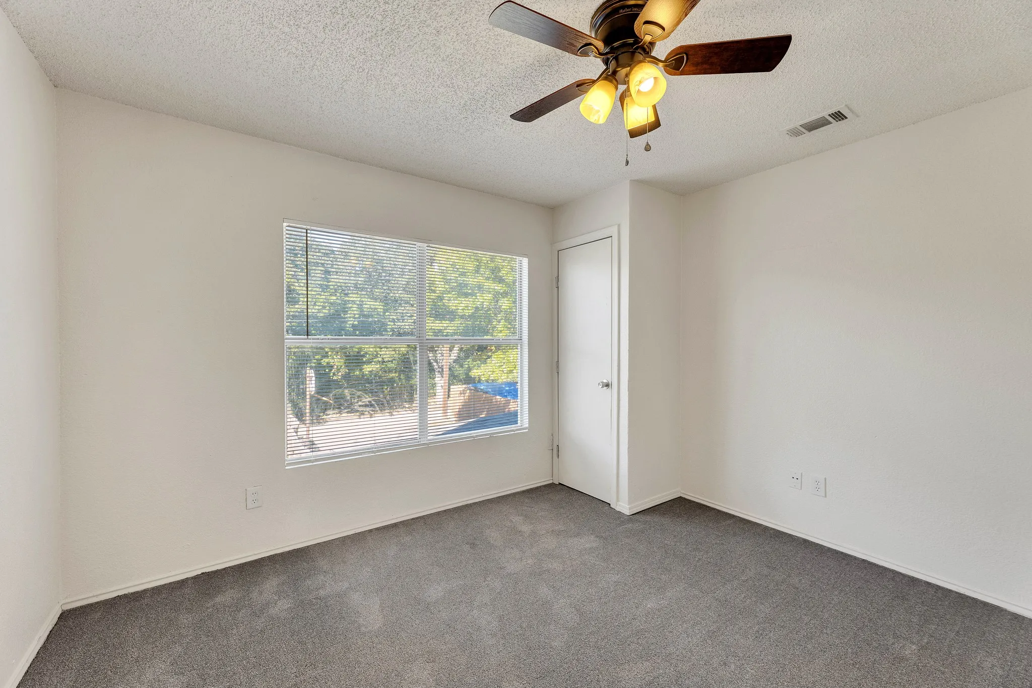Single Family Residence For Rent in Dallas County , 919 SUMAC Drive, Dallas, Texas 75217, 4 Bedroom, 3 Bathroom, 2 Garage spaces, 1,994 Sqft, built in 1989, mls#21398342, Real Estate Agent in Dallas, Homes For Rent in Dallas county, Homes For Rent in Dallas, Realtor in Dallas Texas, Real Estate Brokerage Independent Realty Texas, Luminita Cordes Realtor