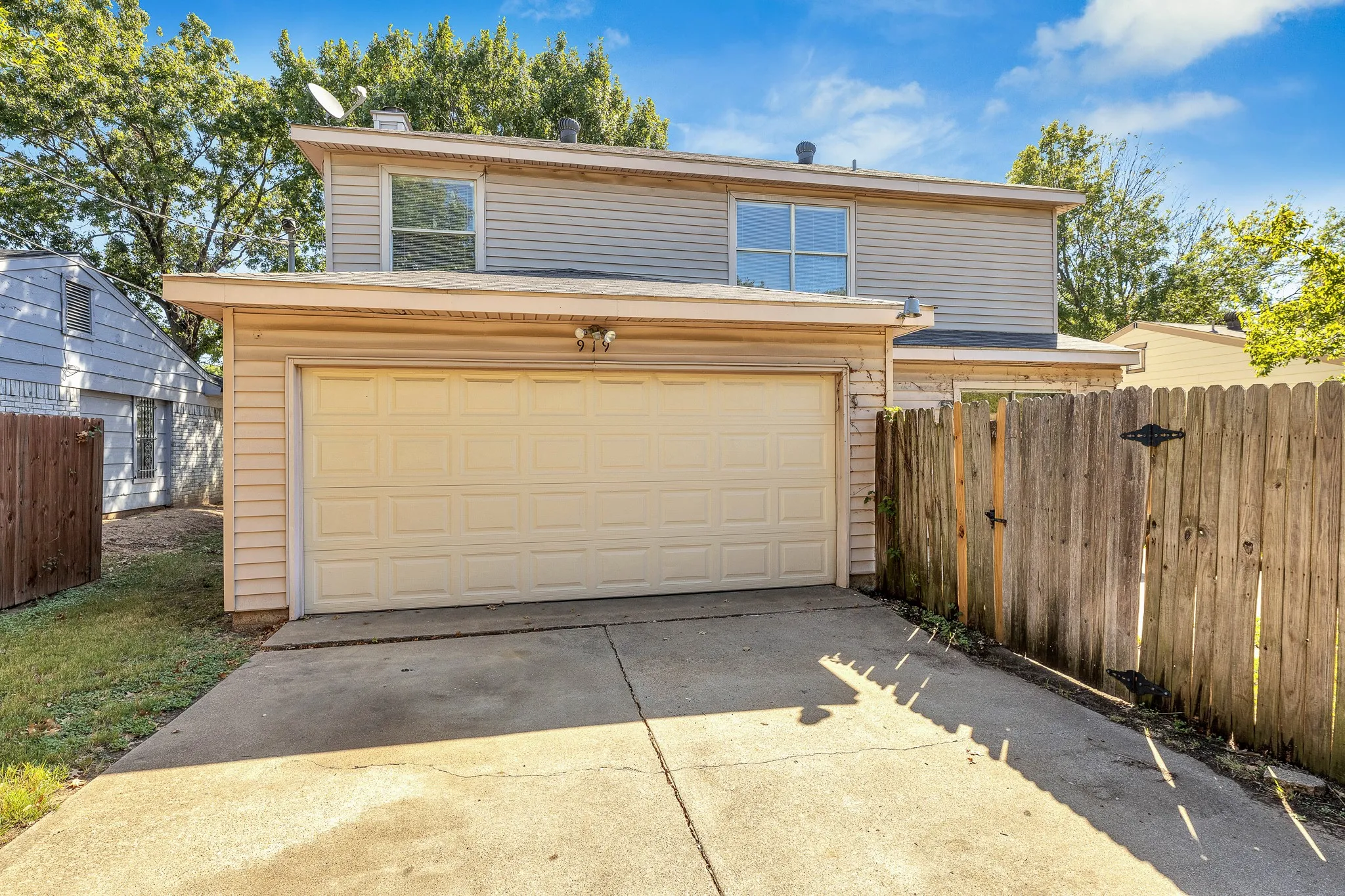 Single Family Residence For Rent in Dallas County , 919 SUMAC Drive, Dallas, Texas 75217, 4 Bedroom, 3 Bathroom, 2 Garage spaces, 1,994 Sqft, built in 1989, mls#21398342, Real Estate Agent in Dallas, Homes For Rent in Dallas county, Homes For Rent in Dallas, Realtor in Dallas Texas, Real Estate Brokerage Independent Realty Texas, Luminita Cordes Realtor