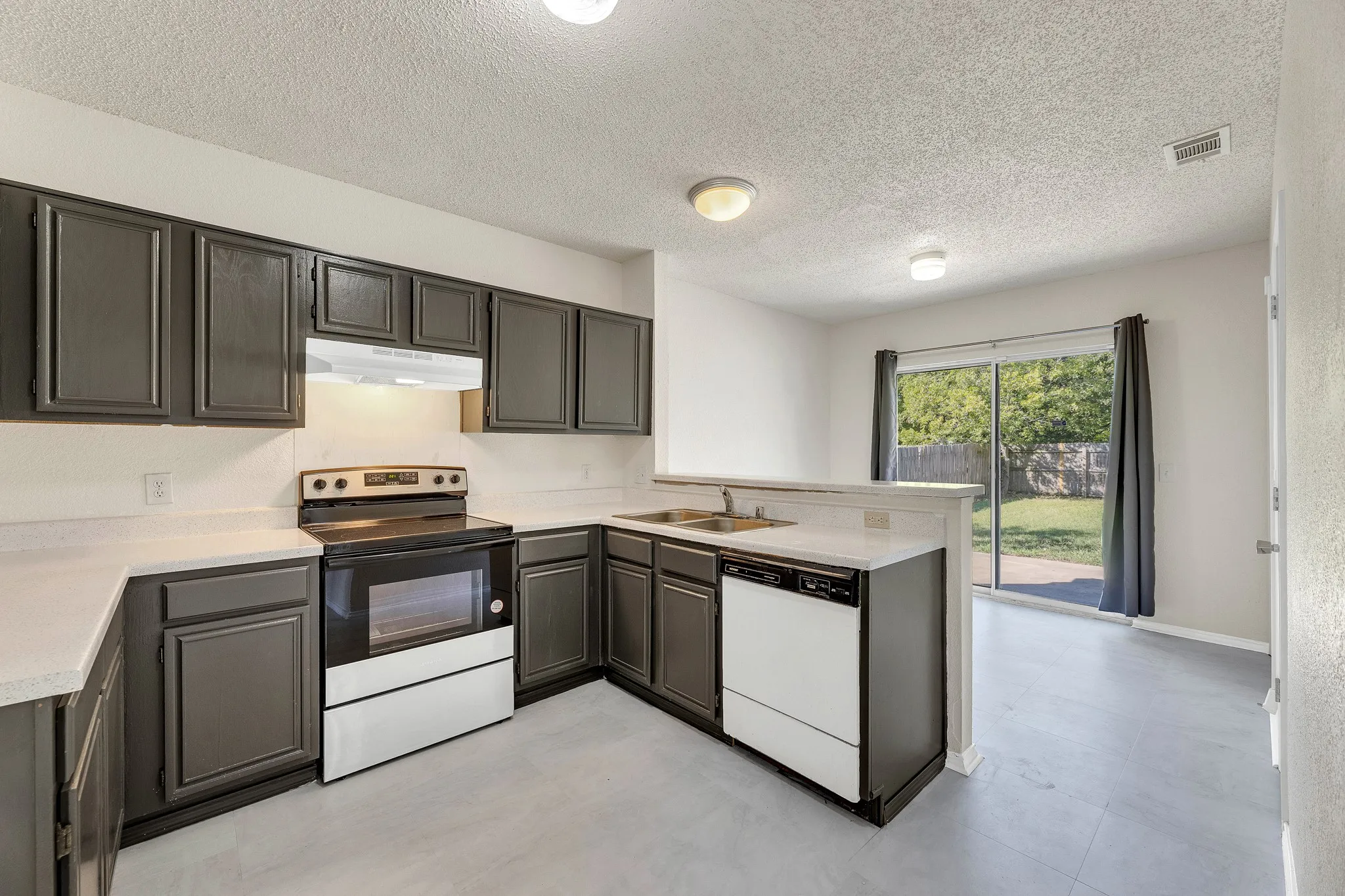 Single Family Residence For Rent in Dallas County , 919 SUMAC Drive, Dallas, Texas 75217, 4 Bedroom, 3 Bathroom, 2 Garage spaces, 1,994 Sqft, built in 1989, mls#21398342, Real Estate Agent in Dallas, Homes For Rent in Dallas county, Homes For Rent in Dallas, Realtor in Dallas Texas, Real Estate Brokerage Independent Realty Texas, Luminita Cordes Realtor
