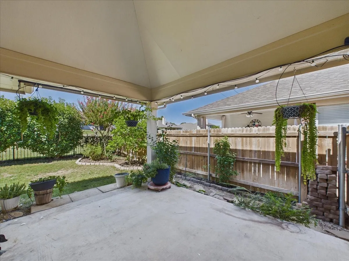 Covered patio featuring a concrete surface