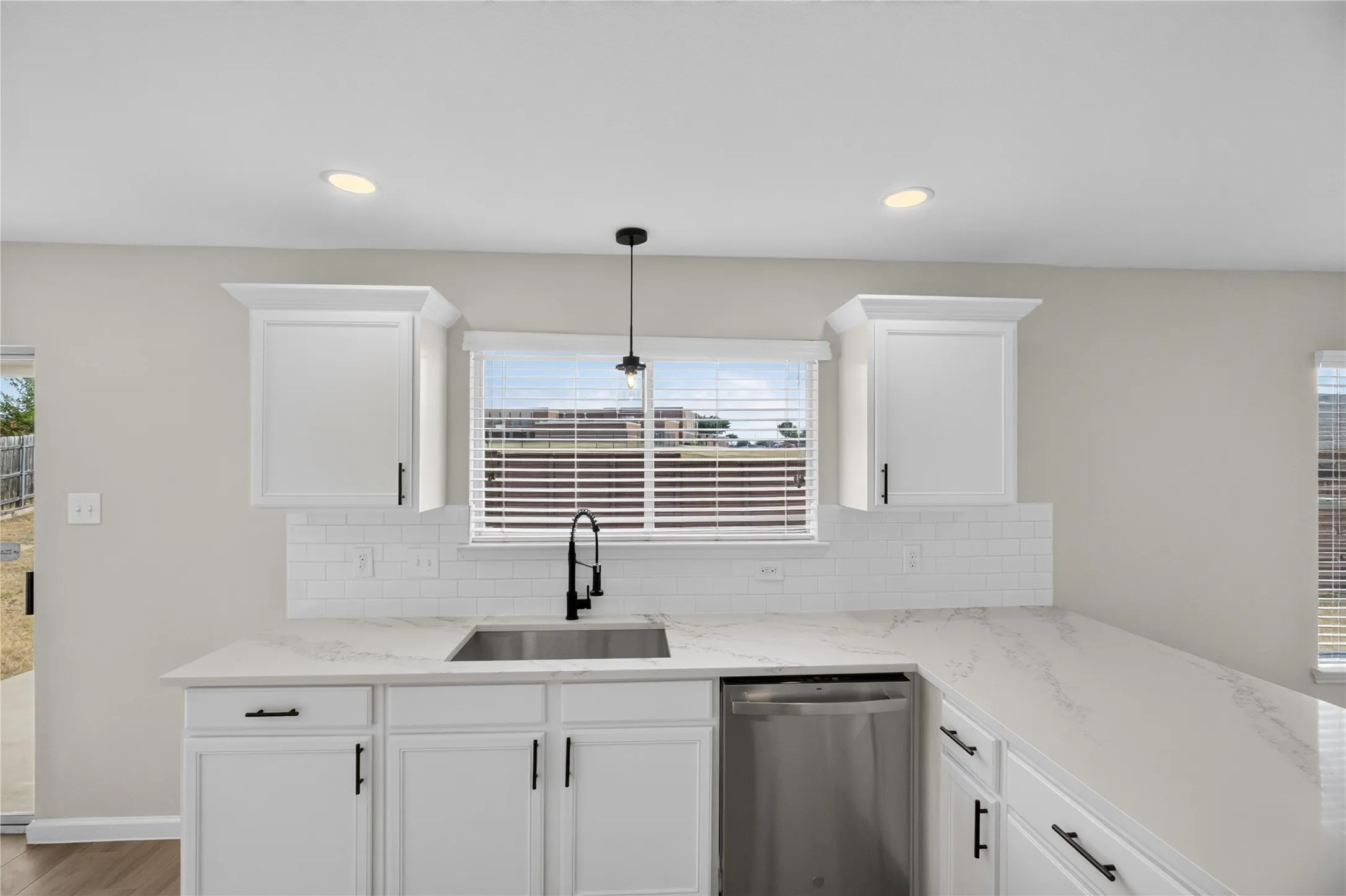 Single Family Residence For Sale in Dallas County , 1336 Kiwi Court, Dallas, Texas 75051, 4 Bedroom, 3 Bathroom, 2 Garage spaces, 2,329 Sqft, built in 2009, mls#21397950, Real Estate Agent in Dallas, Homes For Sale in Dallas county, Homes For Sale in Dallas, Realtor in Dallas Texas, Real Estate Brokerage Independent Realty Texas, Luminita Cordes Realtor