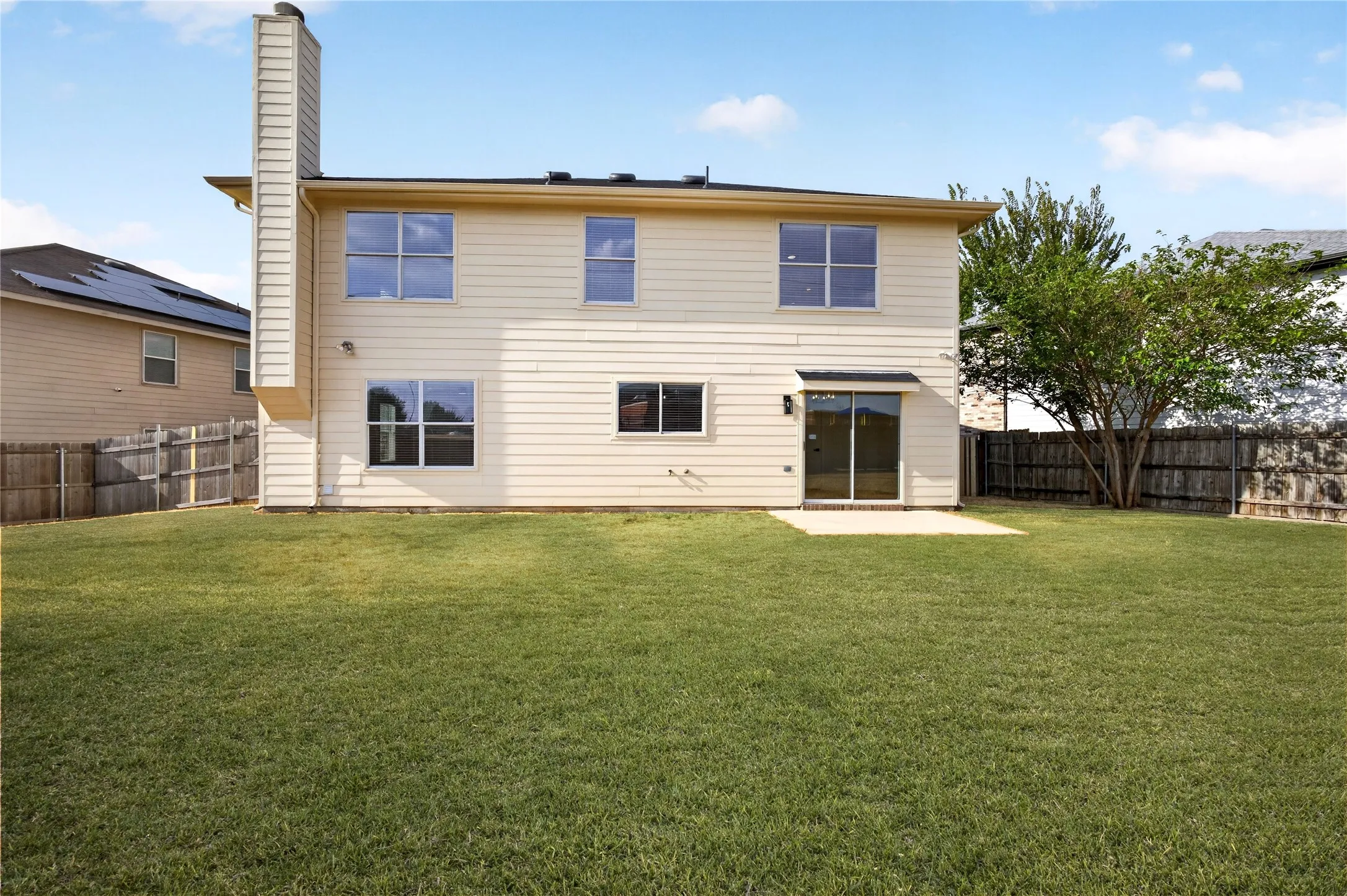 Single Family Residence For Sale in Dallas County , 1336 Kiwi Court, Dallas, Texas 75051, 4 Bedroom, 3 Bathroom, 2 Garage spaces, 2,329 Sqft, built in 2009, mls#21397950, Real Estate Agent in Dallas, Homes For Sale in Dallas county, Homes For Sale in Dallas, Realtor in Dallas Texas, Real Estate Brokerage Independent Realty Texas, Luminita Cordes Realtor