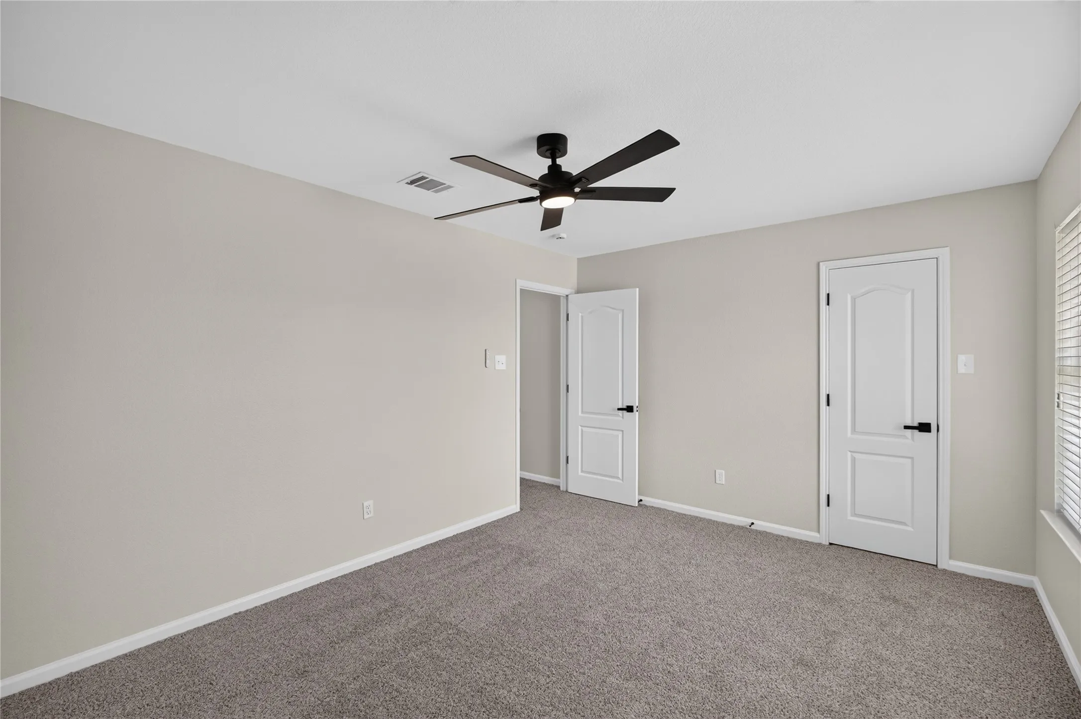 Single Family Residence For Sale in Dallas County , 1336 Kiwi Court, Dallas, Texas 75051, 4 Bedroom, 3 Bathroom, 2 Garage spaces, 2,329 Sqft, built in 2009, mls#21397950, Real Estate Agent in Dallas, Homes For Sale in Dallas county, Homes For Sale in Dallas, Realtor in Dallas Texas, Real Estate Brokerage Independent Realty Texas, Luminita Cordes Realtor