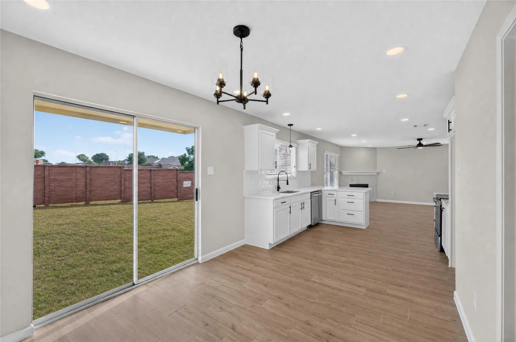 Single Family Residence For Sale in Dallas County , 1336 Kiwi Court, Dallas, Texas 75051, 4 Bedroom, 3 Bathroom, 2 Garage spaces, 2,329 Sqft, built in 2009, mls#21397950, Real Estate Agent in Dallas, Homes For Sale in Dallas county, Homes For Sale in Dallas, Realtor in Dallas Texas, Real Estate Brokerage Independent Realty Texas, Luminita Cordes Realtor