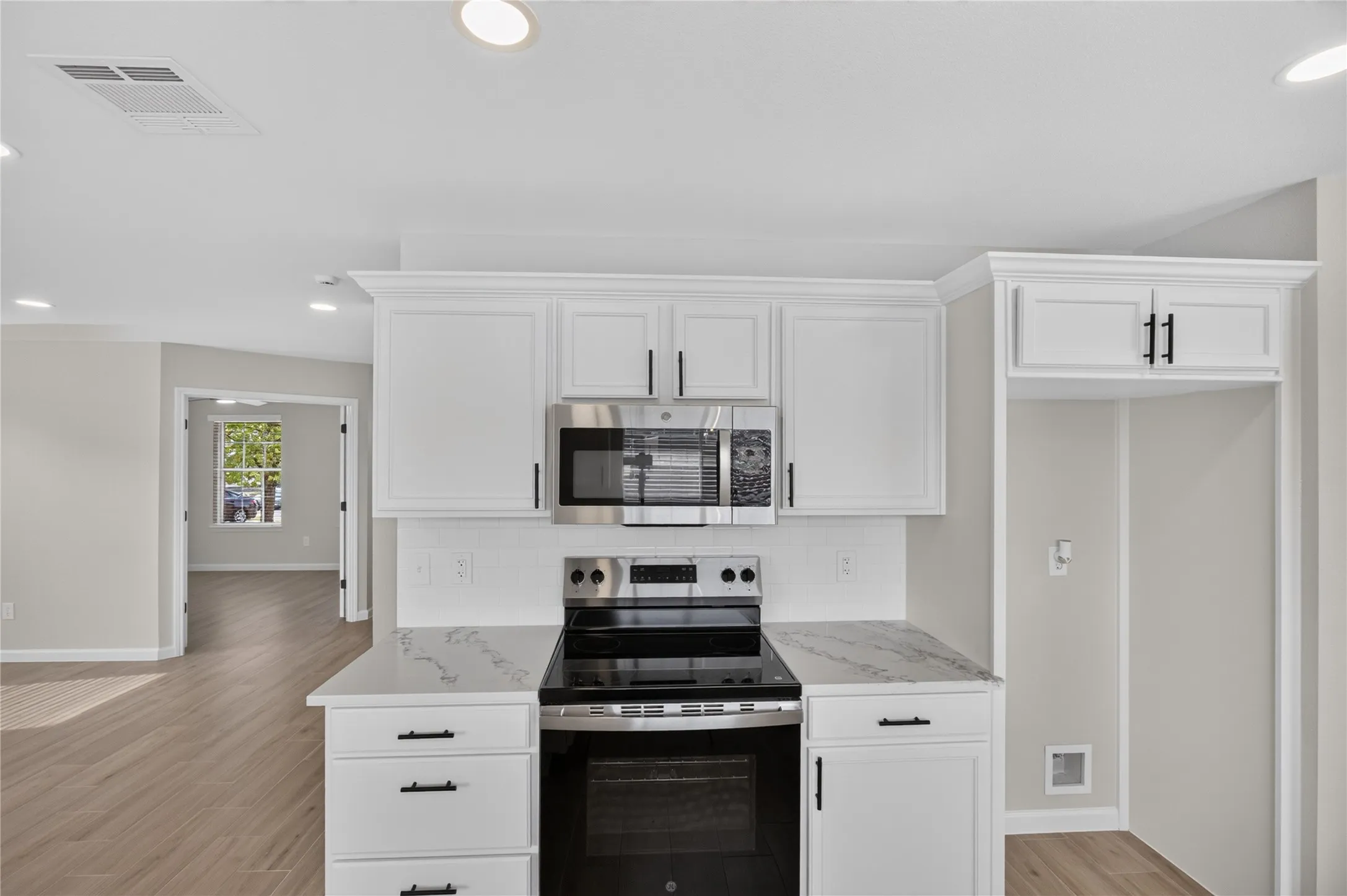 Single Family Residence For Sale in Dallas County , 1336 Kiwi Court, Dallas, Texas 75051, 4 Bedroom, 3 Bathroom, 2 Garage spaces, 2,329 Sqft, built in 2009, mls#21397950, Real Estate Agent in Dallas, Homes For Sale in Dallas county, Homes For Sale in Dallas, Realtor in Dallas Texas, Real Estate Brokerage Independent Realty Texas, Luminita Cordes Realtor